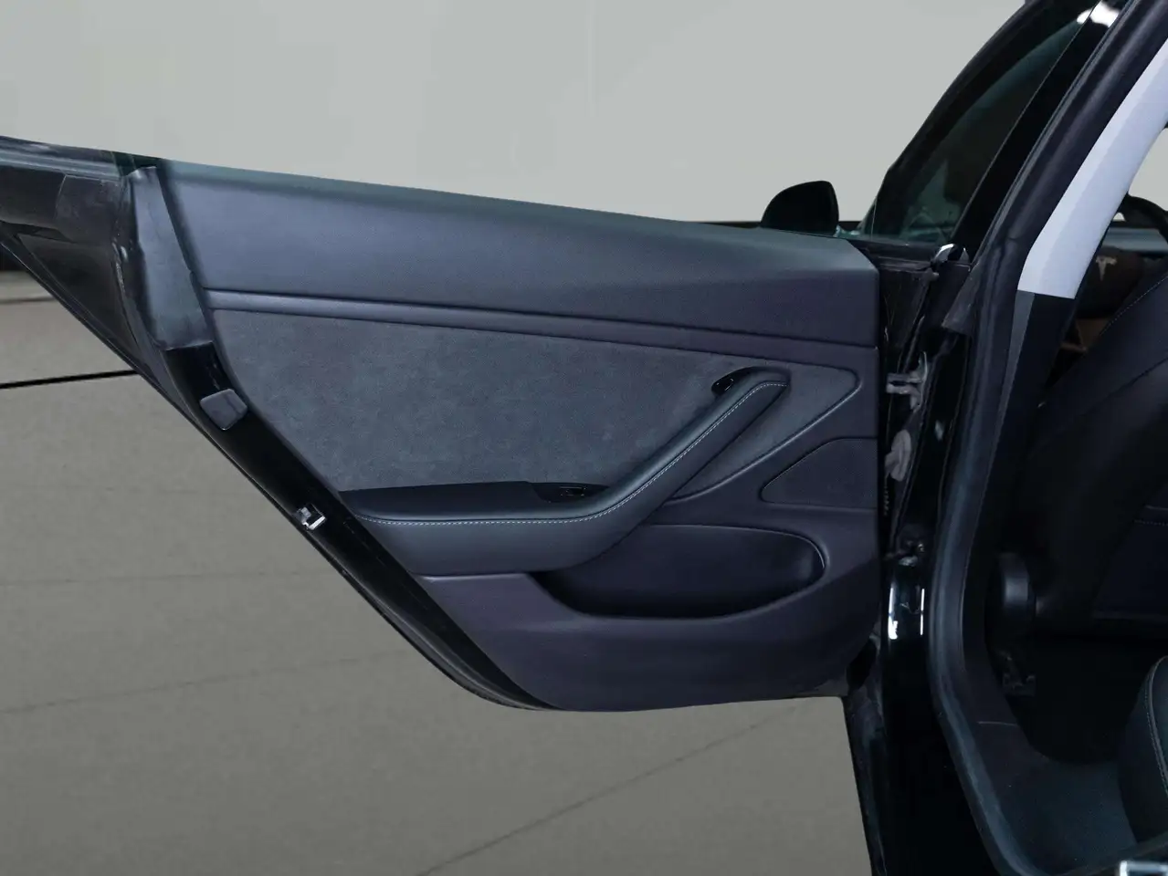 Tesla Model 3 снимка Tesla Model 3