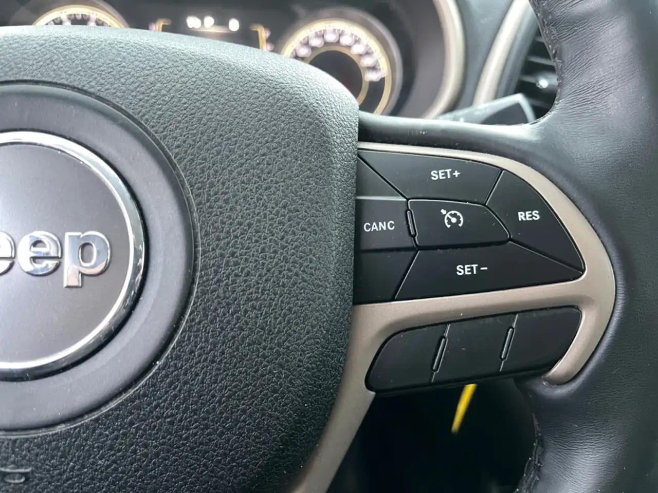 Jeep Cherokee снимка Jeep Cherokee