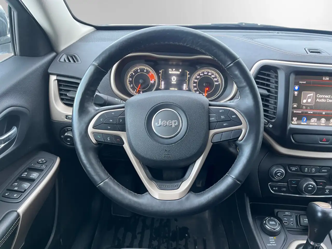 Jeep Cherokee снимка Jeep Cherokee