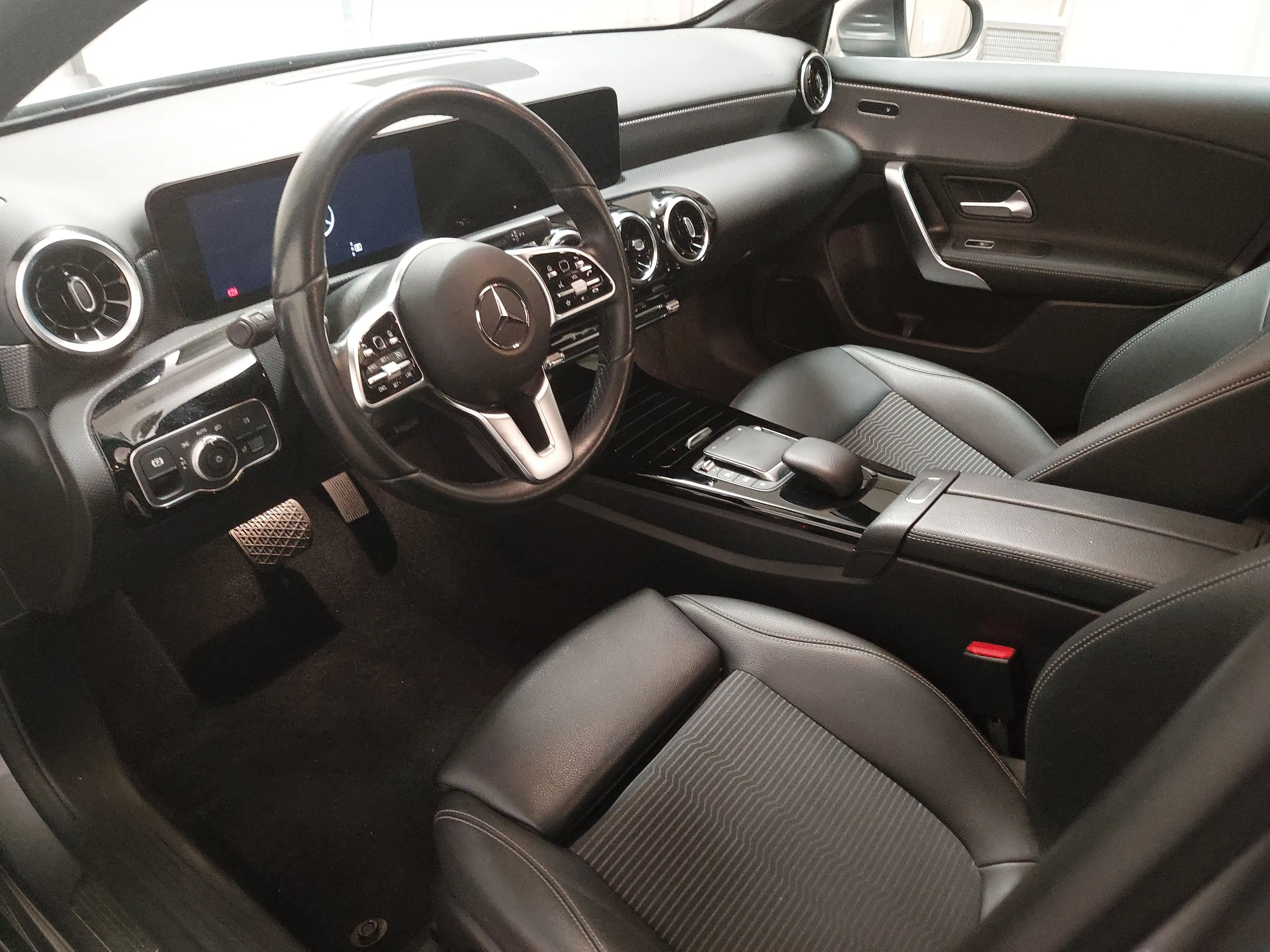 Mercedes-Benz A 220 MB A 220 Lim. Progressive T-Leder Navi LED RFK Shz — photo 6