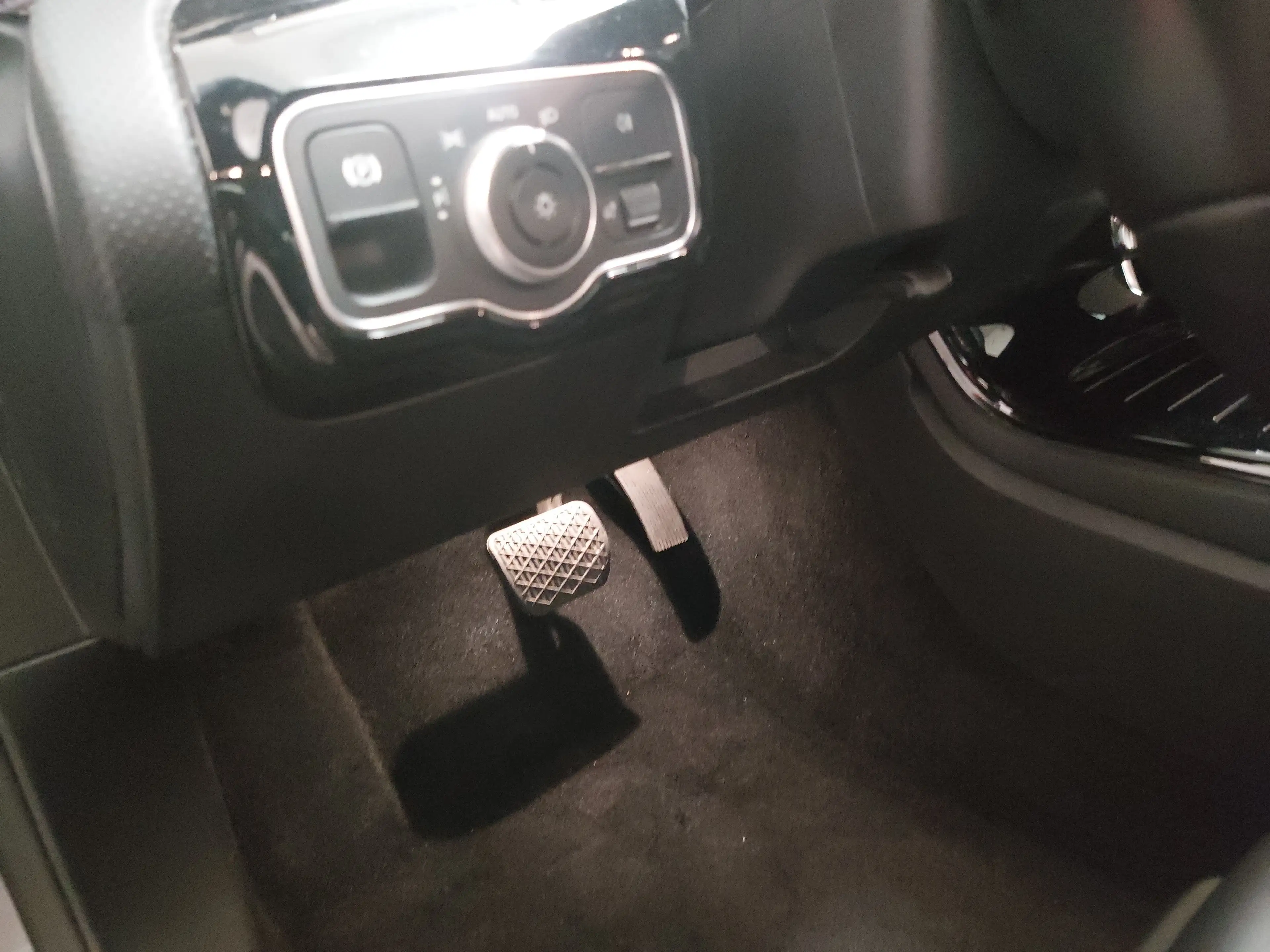 Mercedes-Benz A 220 MB A 220 Lim. Progressive T-Leder Navi LED RFK Shz — photo 7
