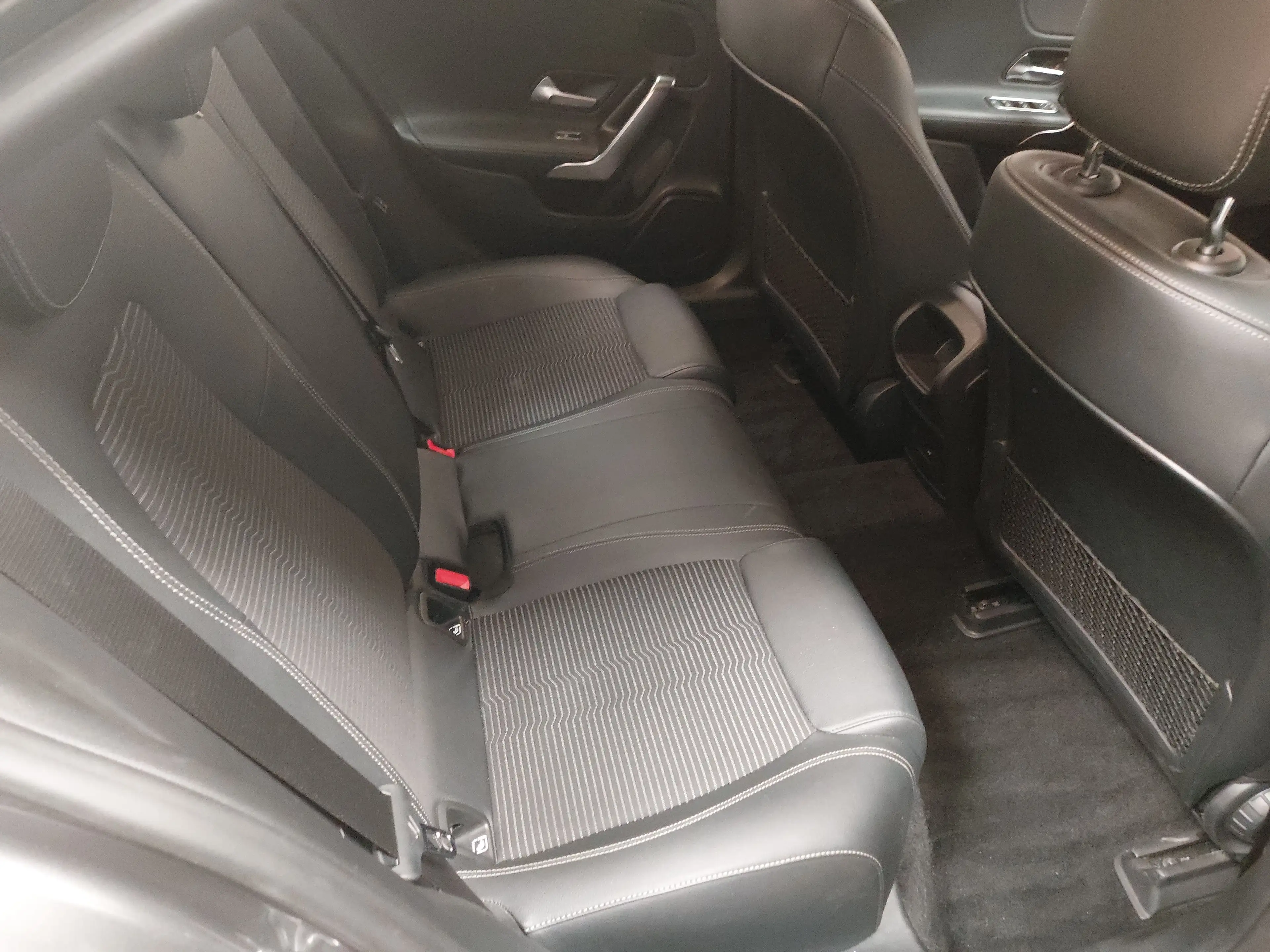 Mercedes-Benz A 220 MB A 220 Lim. Progressive T-Leder Navi LED RFK Shz — photo 12