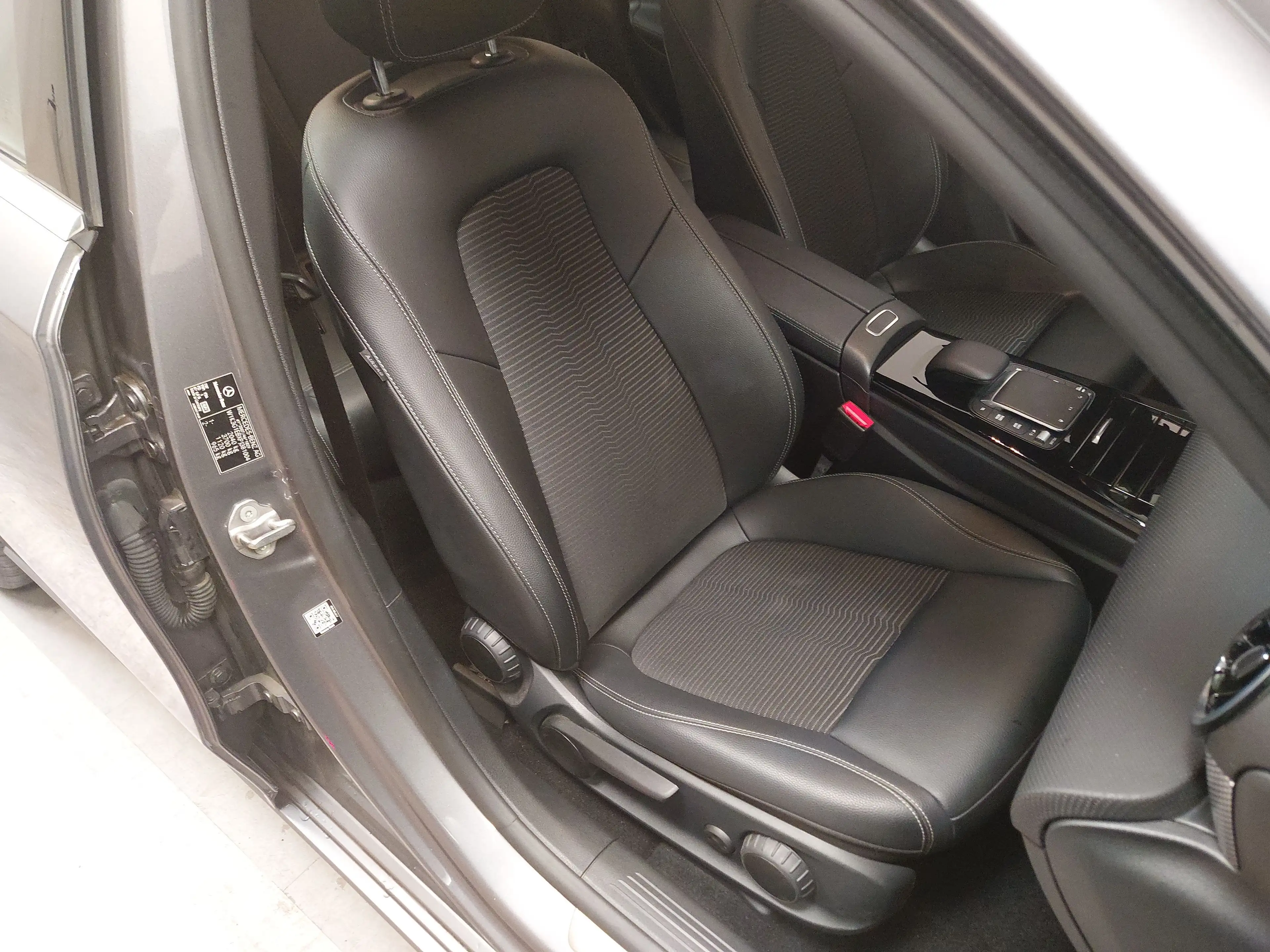 Mercedes-Benz A 220 MB A 220 Lim. Progressive T-Leder Navi LED RFK Shz — photo 10