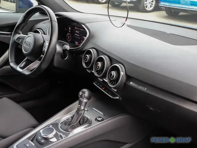 Audi TT view 9