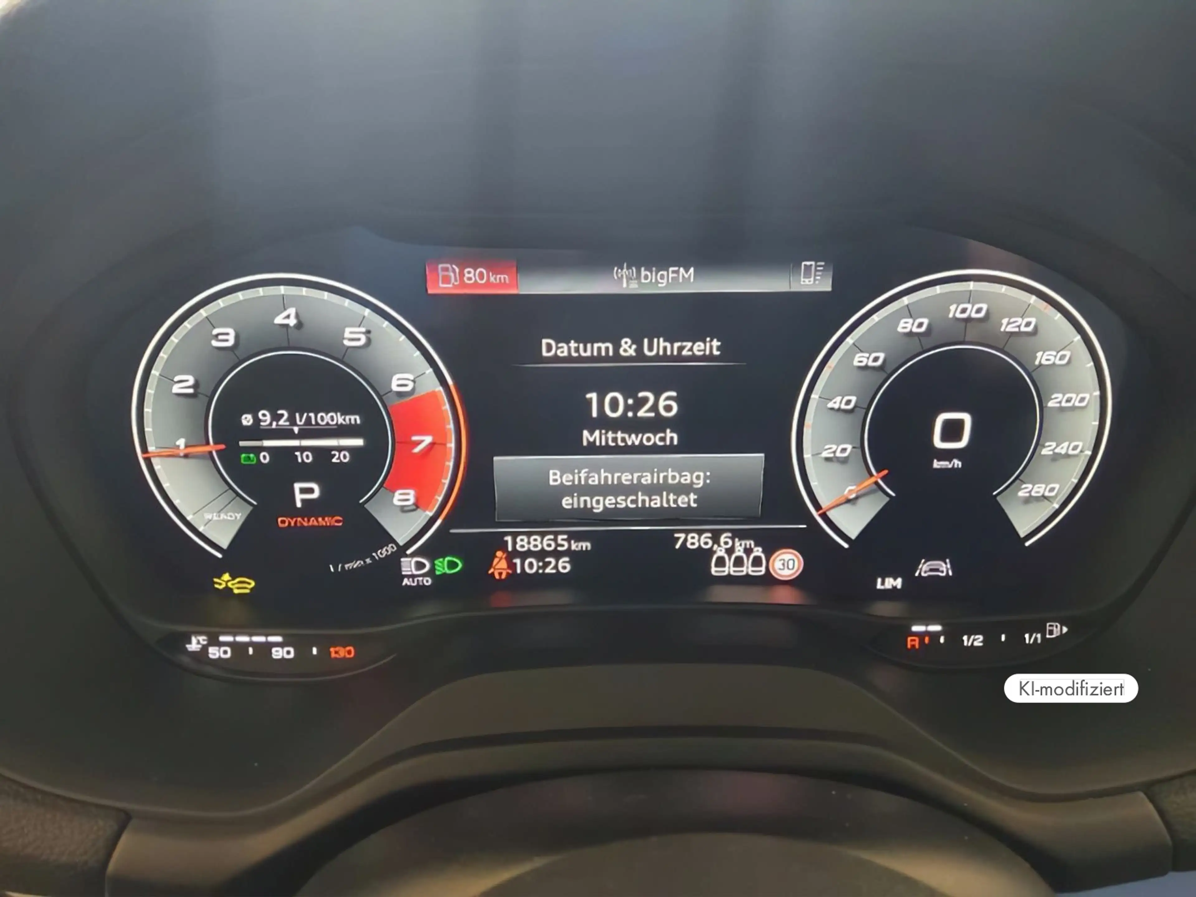 Audi Q2 S line 2.0 TFSI EINPAKRHILFE HINTEN LED SHZ — photo 9