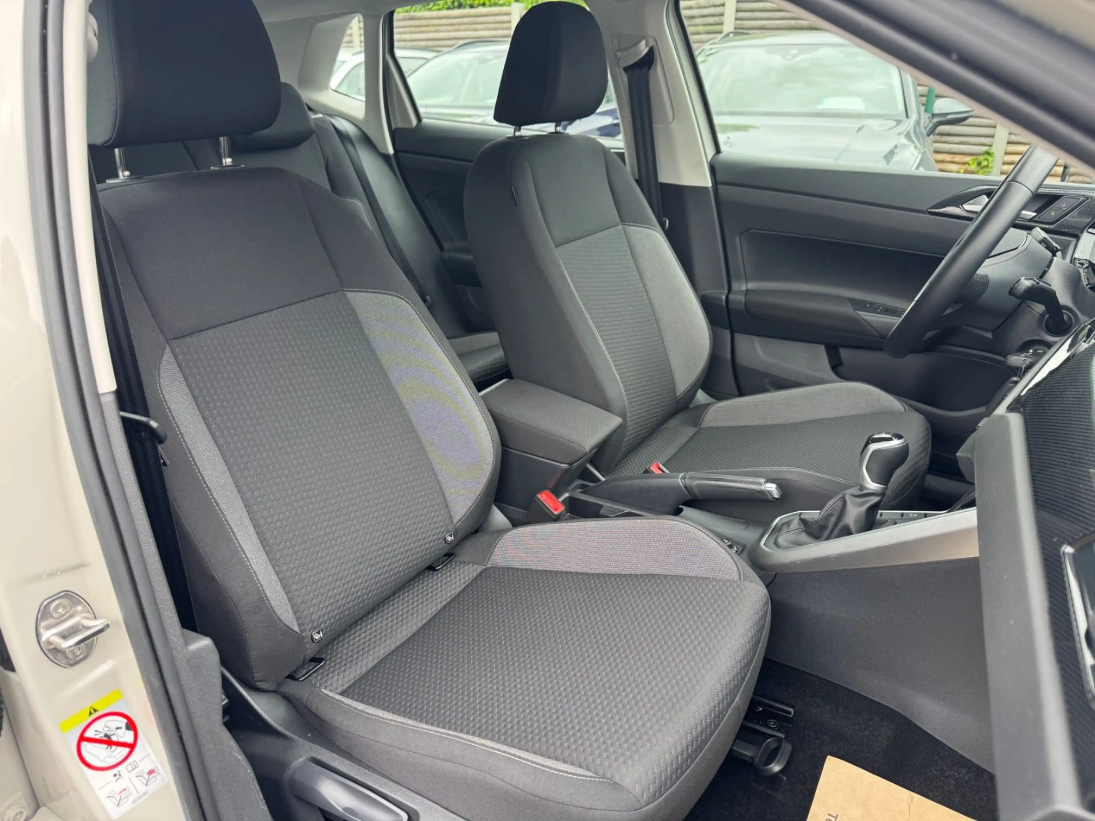 Volkswagen Polo VI Life — photo 15