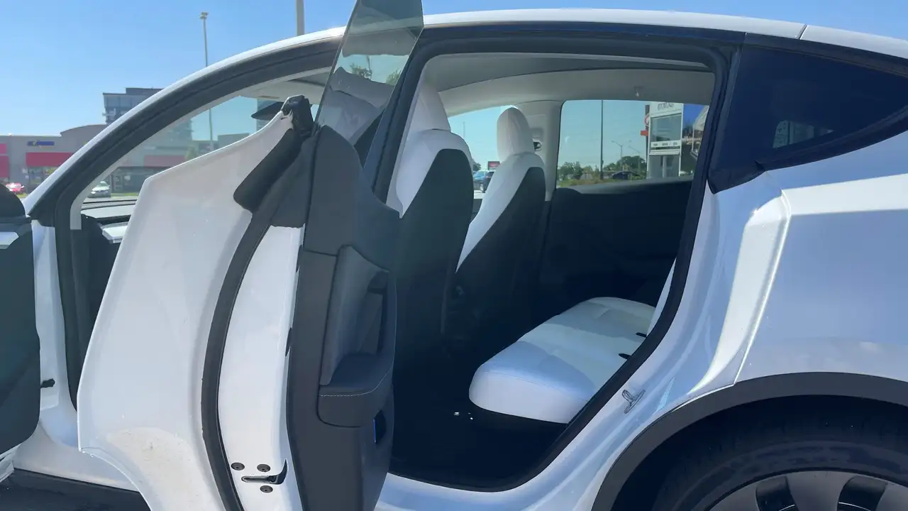 Tesla Model Y снимка Tesla Model Y