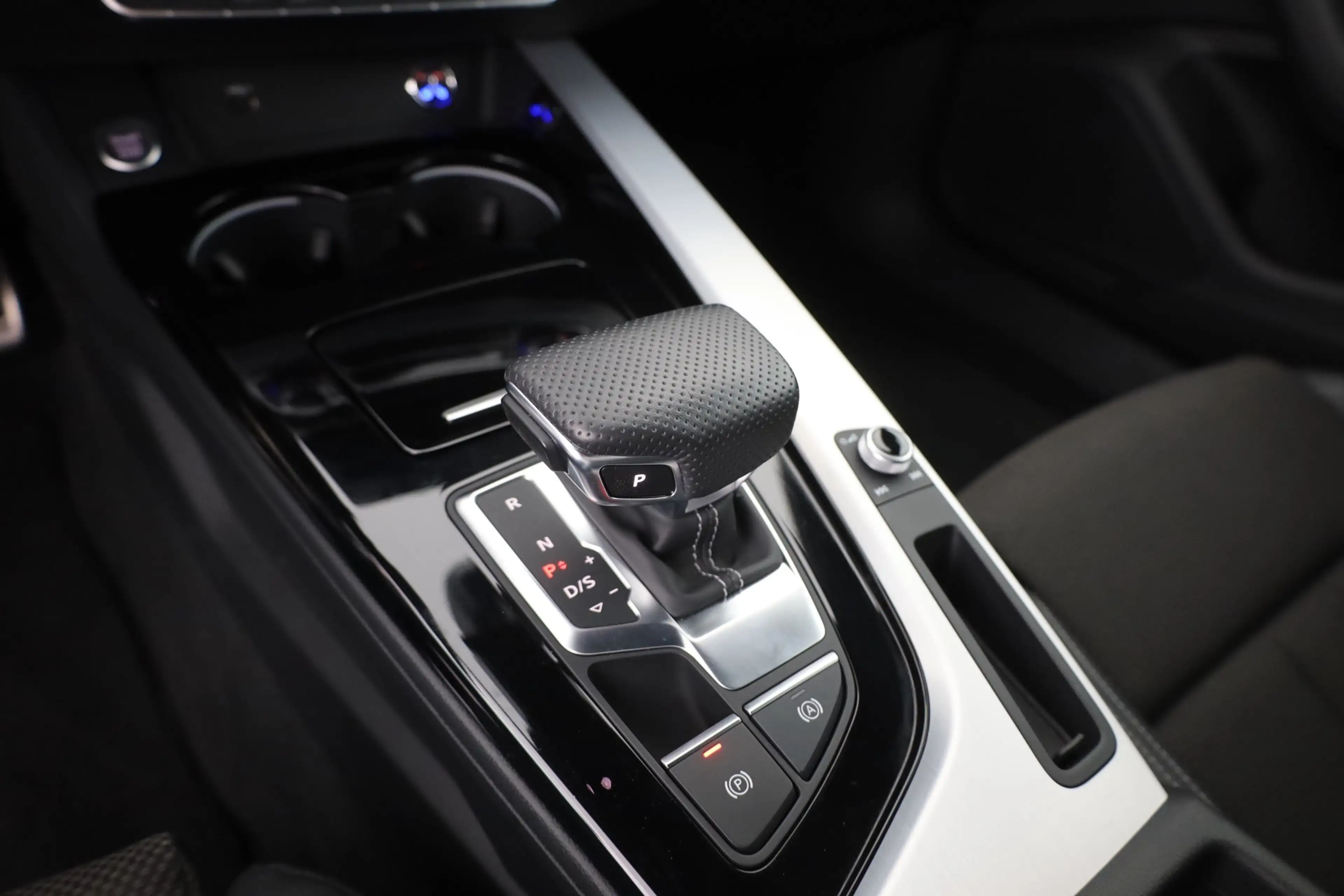 Audi A4 Avant 40 TDI S-Line quattro Aut. LED ACC Navi — photo 14