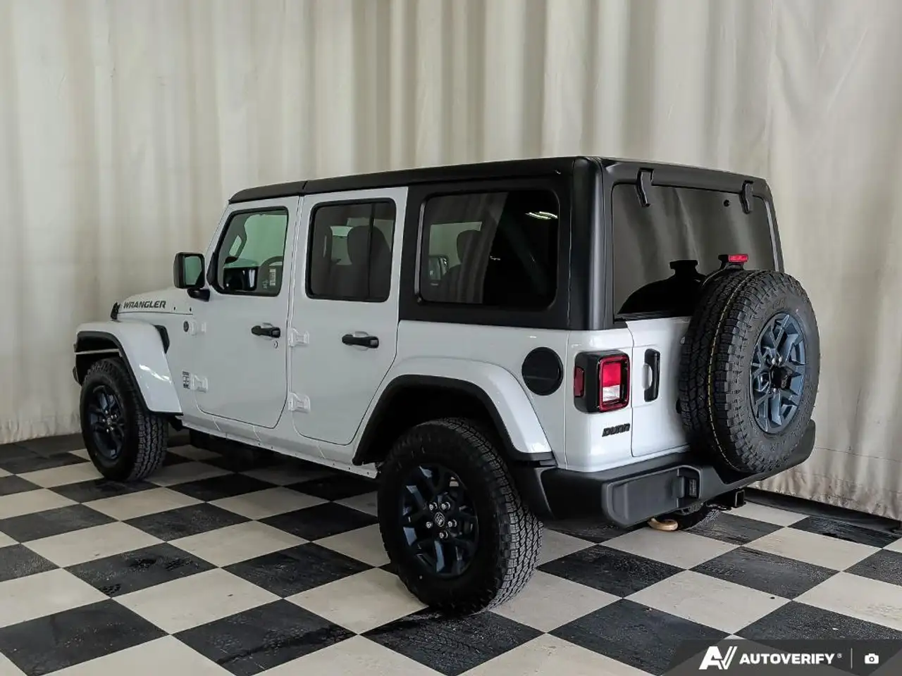 Jeep Wrangler снимка Jeep Wrangler