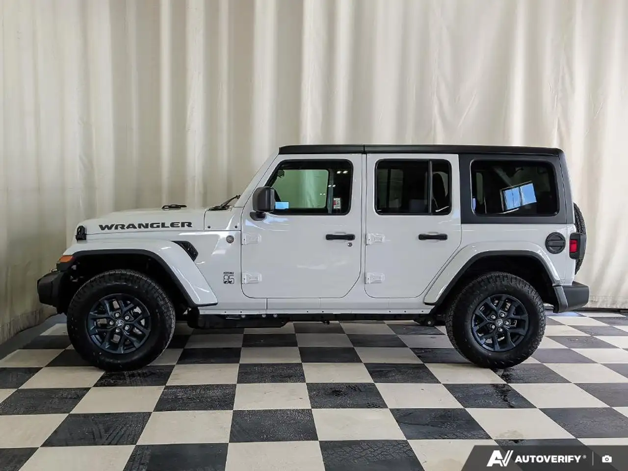Jeep Wrangler снимка Jeep Wrangler