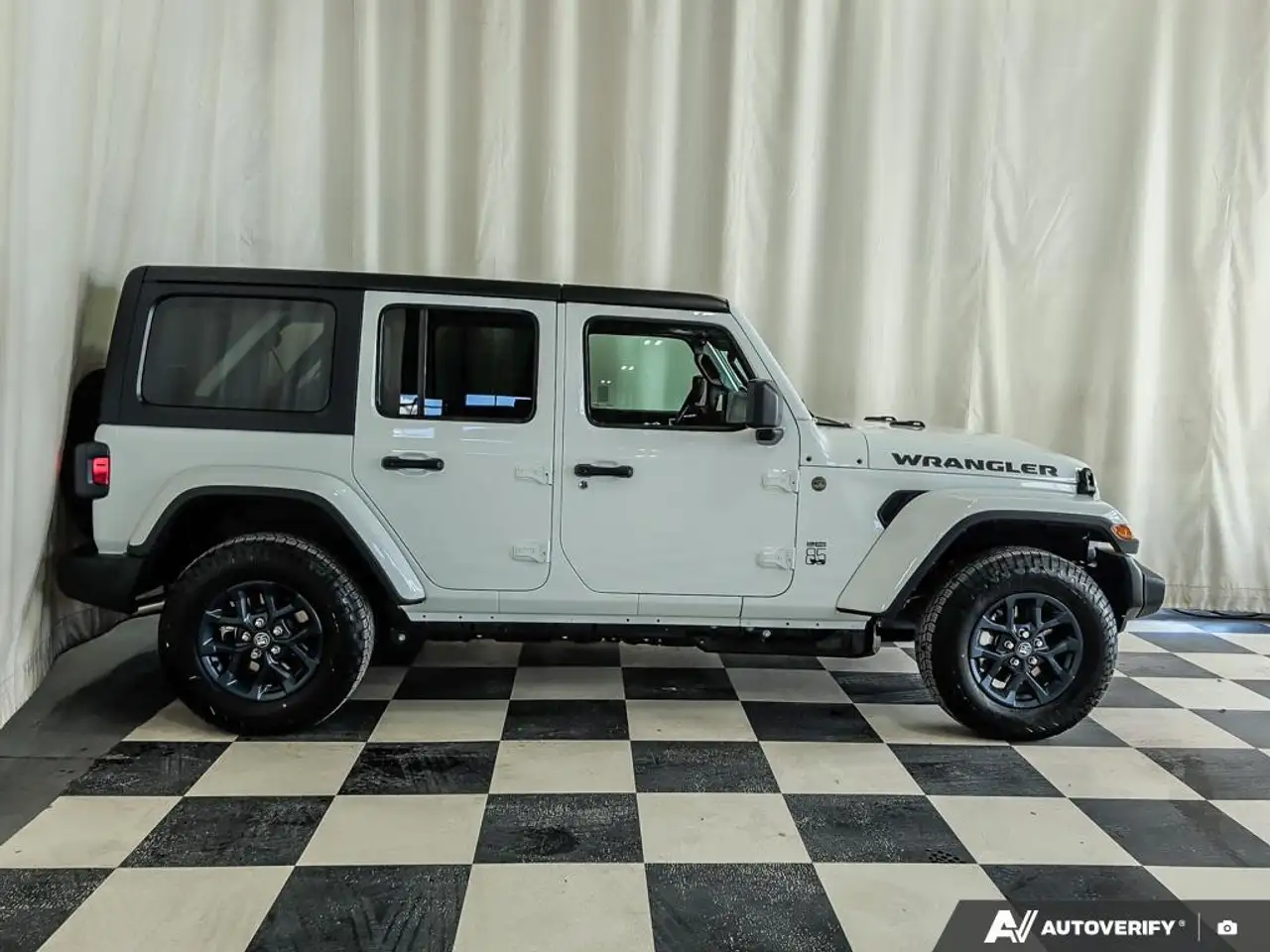 Jeep Wrangler снимка Jeep Wrangler