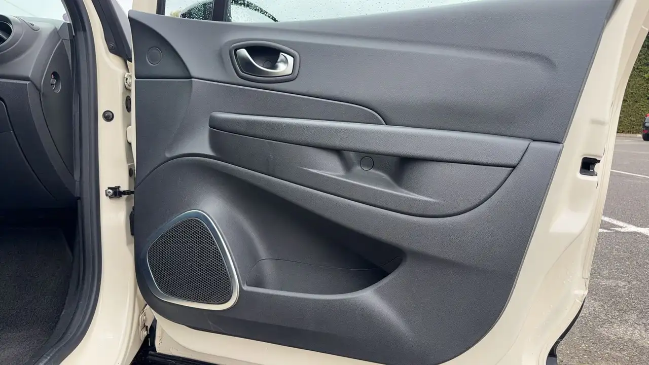 Renault Captur — photo 22