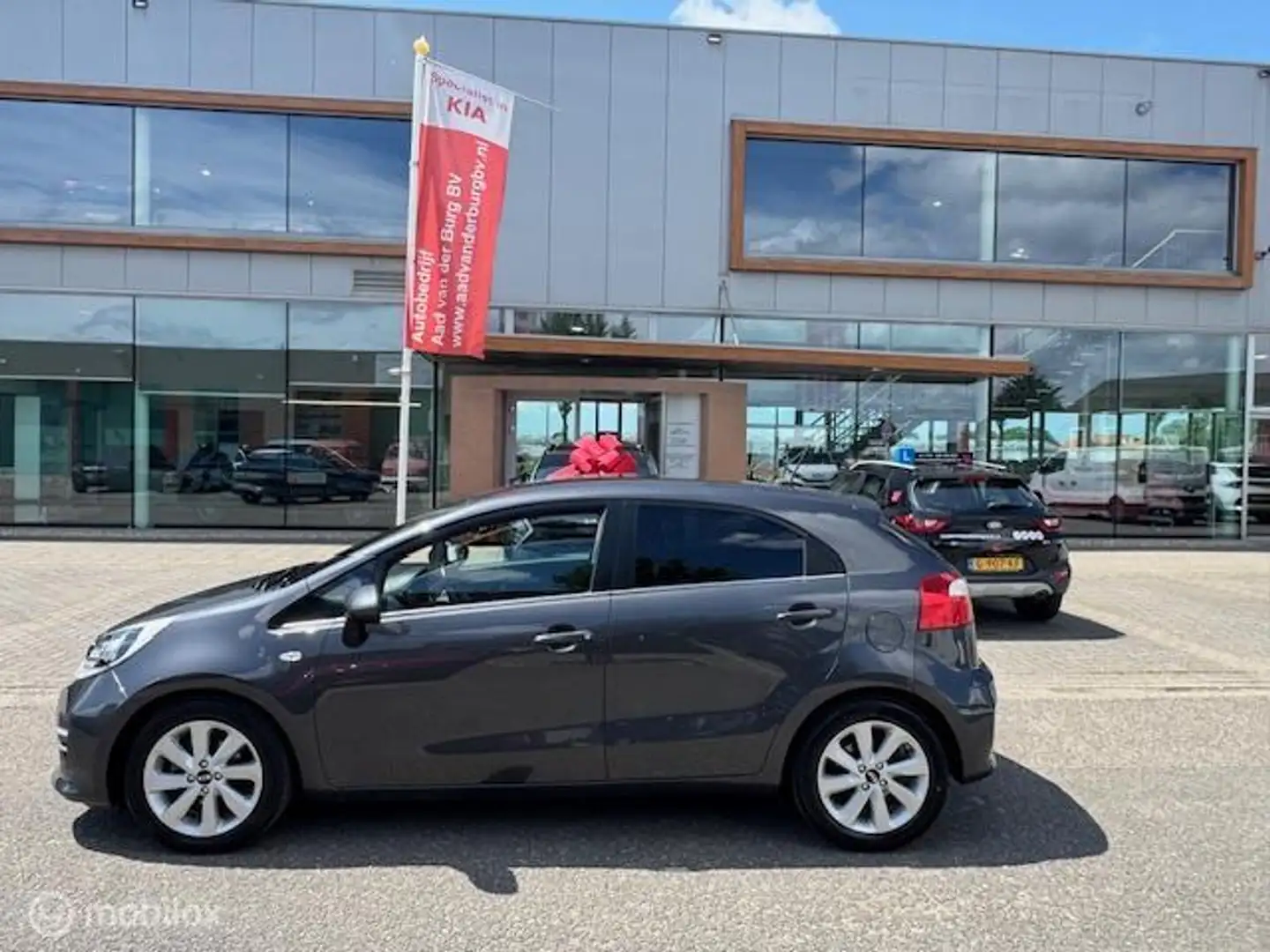 Kia Rio 1.2 CVVT DynamicLine 5 deurs , Navigatie & Camera Grijs - 2