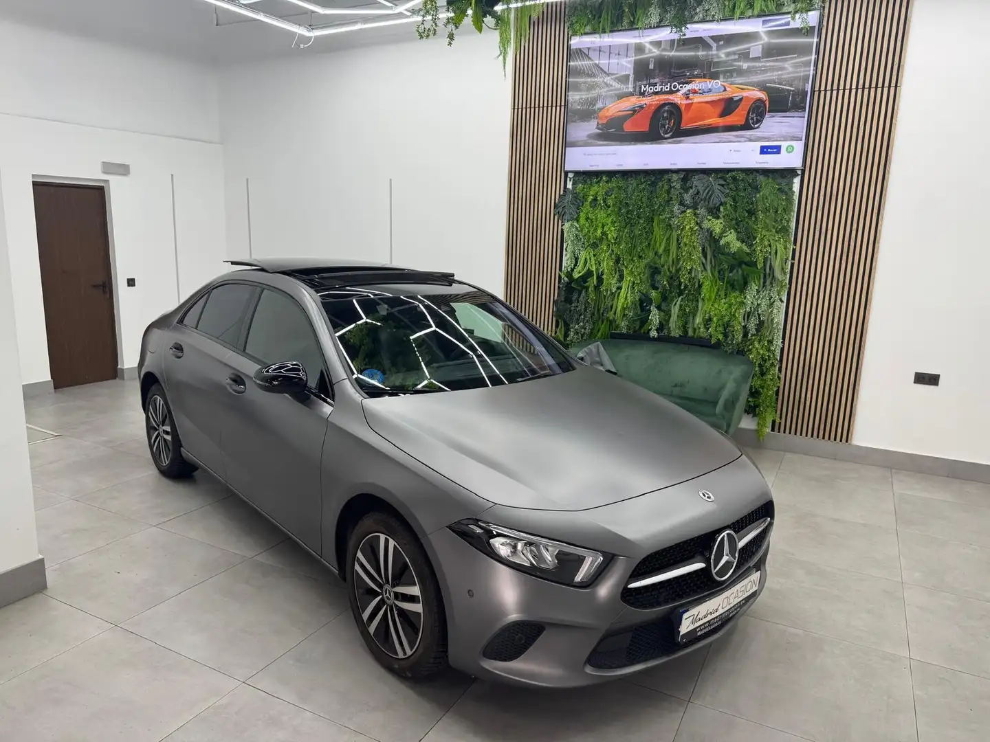 Mercedes-Benz A 250 250e Sedán 8G-DCT Gris - 1