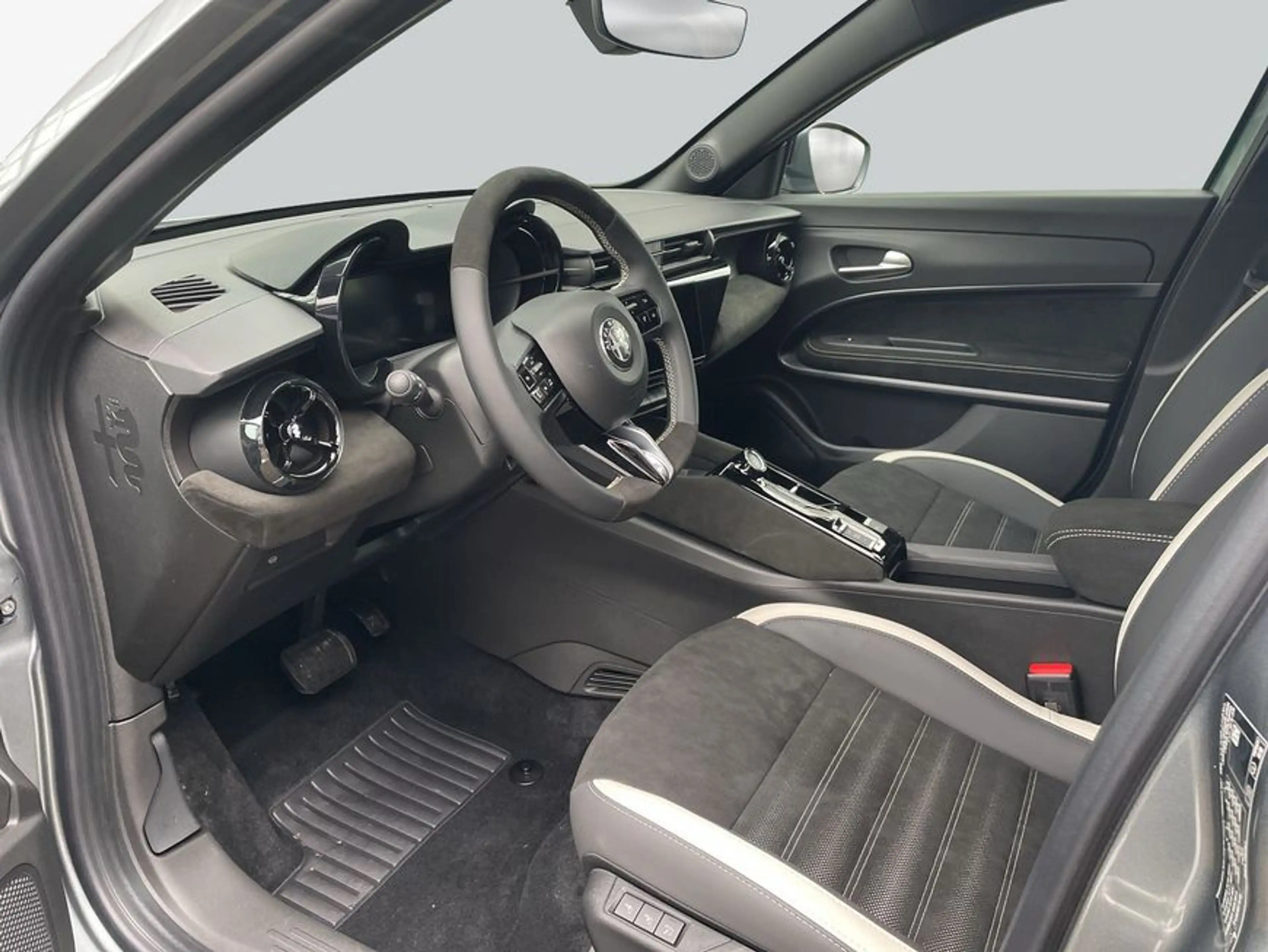 Alfa Romeo Junior 1.2 VGT Ibrida Sport Speciale 100 kW, 5-tür — photo 9