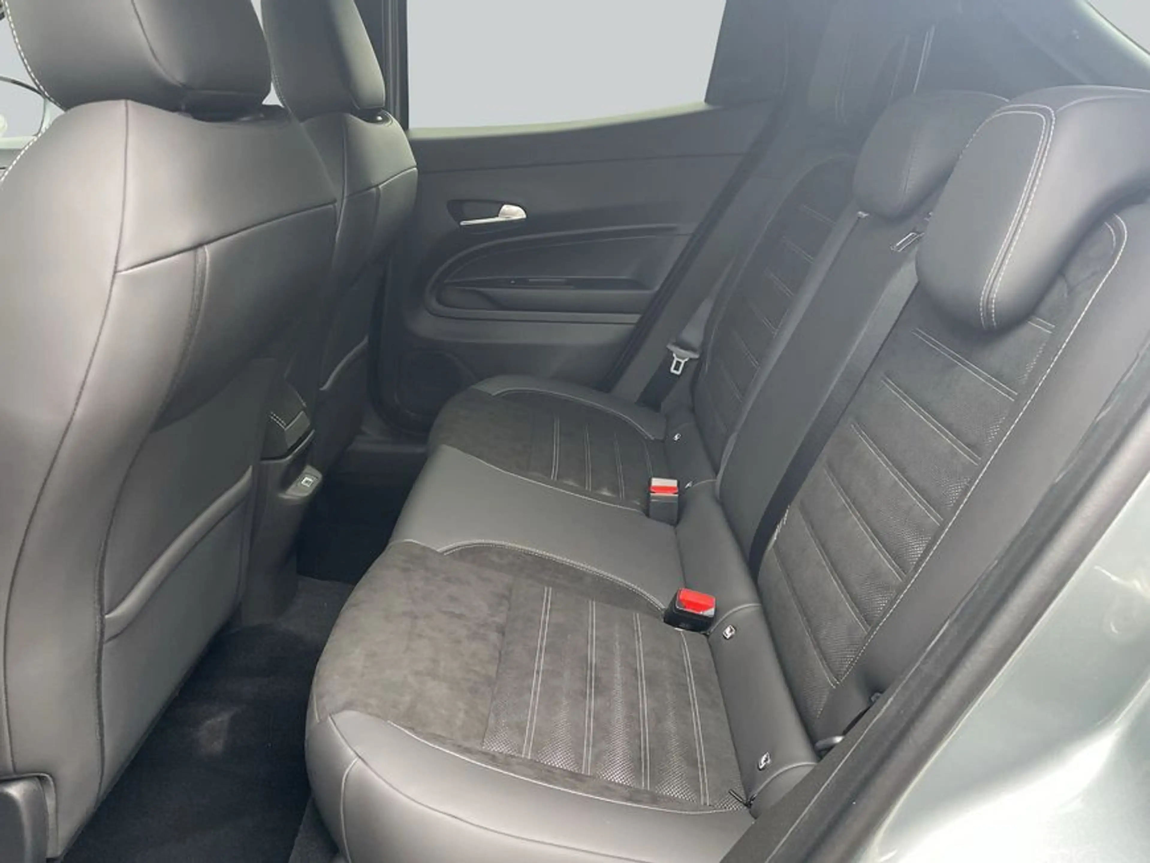 Alfa Romeo Junior 1.2 VGT Ibrida Sport Speciale 100 kW, 5-tür — photo 10
