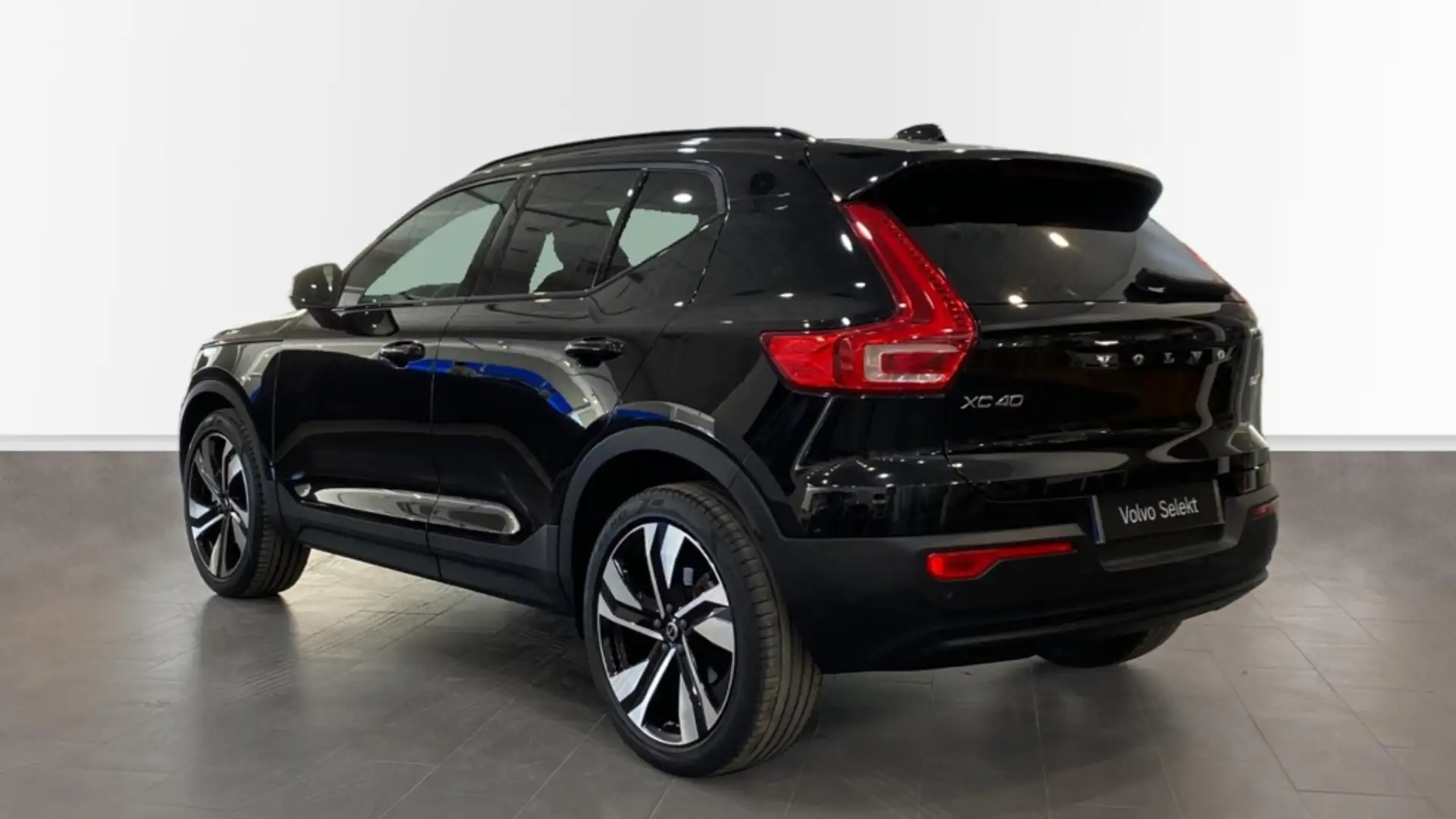 Volvo XC40 2.0 B4 G PLUS DARK AUTO 4WD 5P - 2