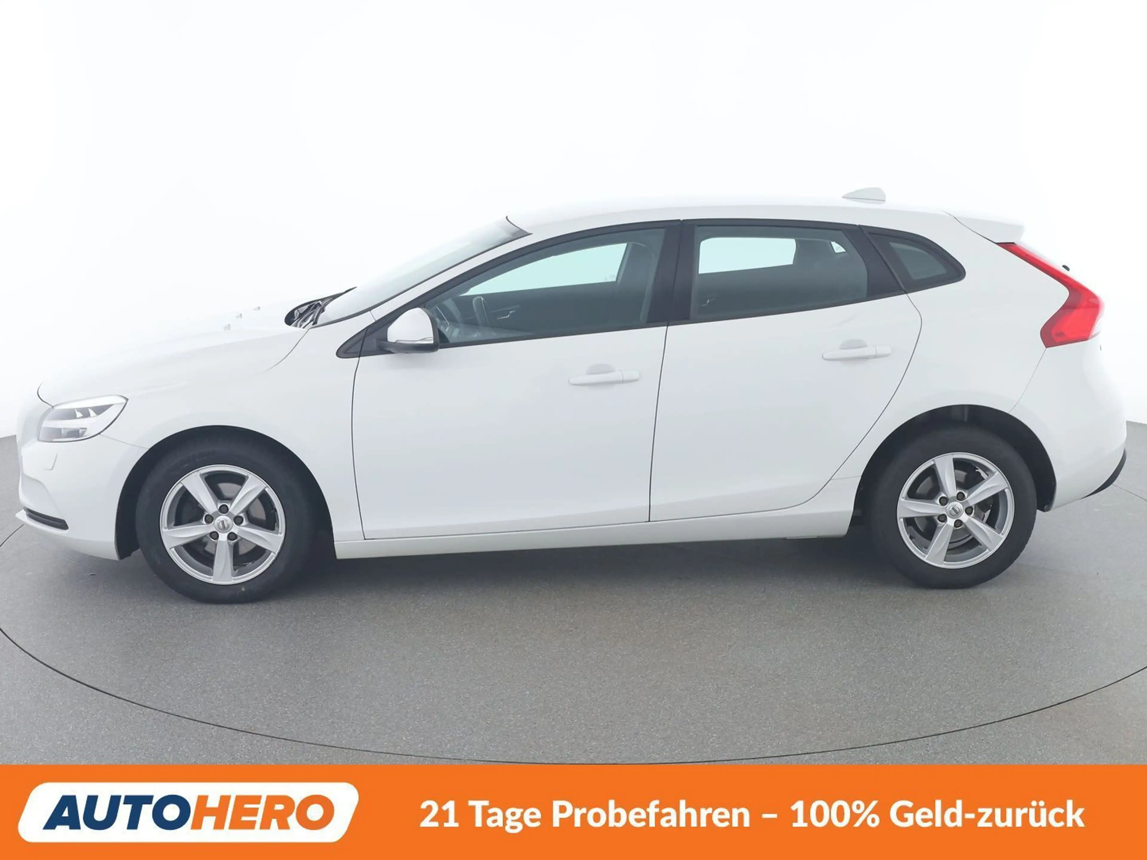 Volvo V40 2.0 D2 Momentum — photo 3