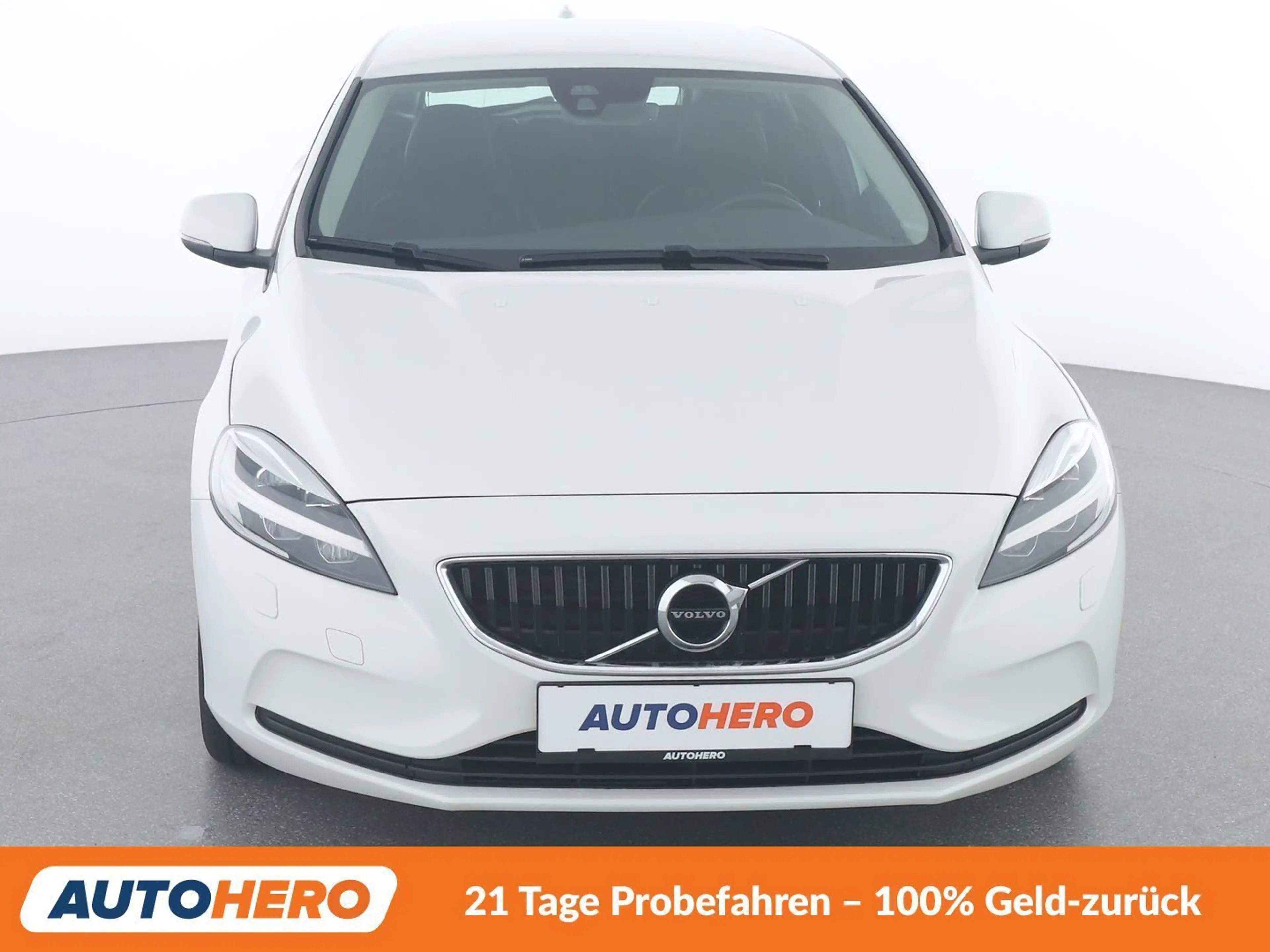 Volvo V40 2.0 D2 Momentum — photo 9