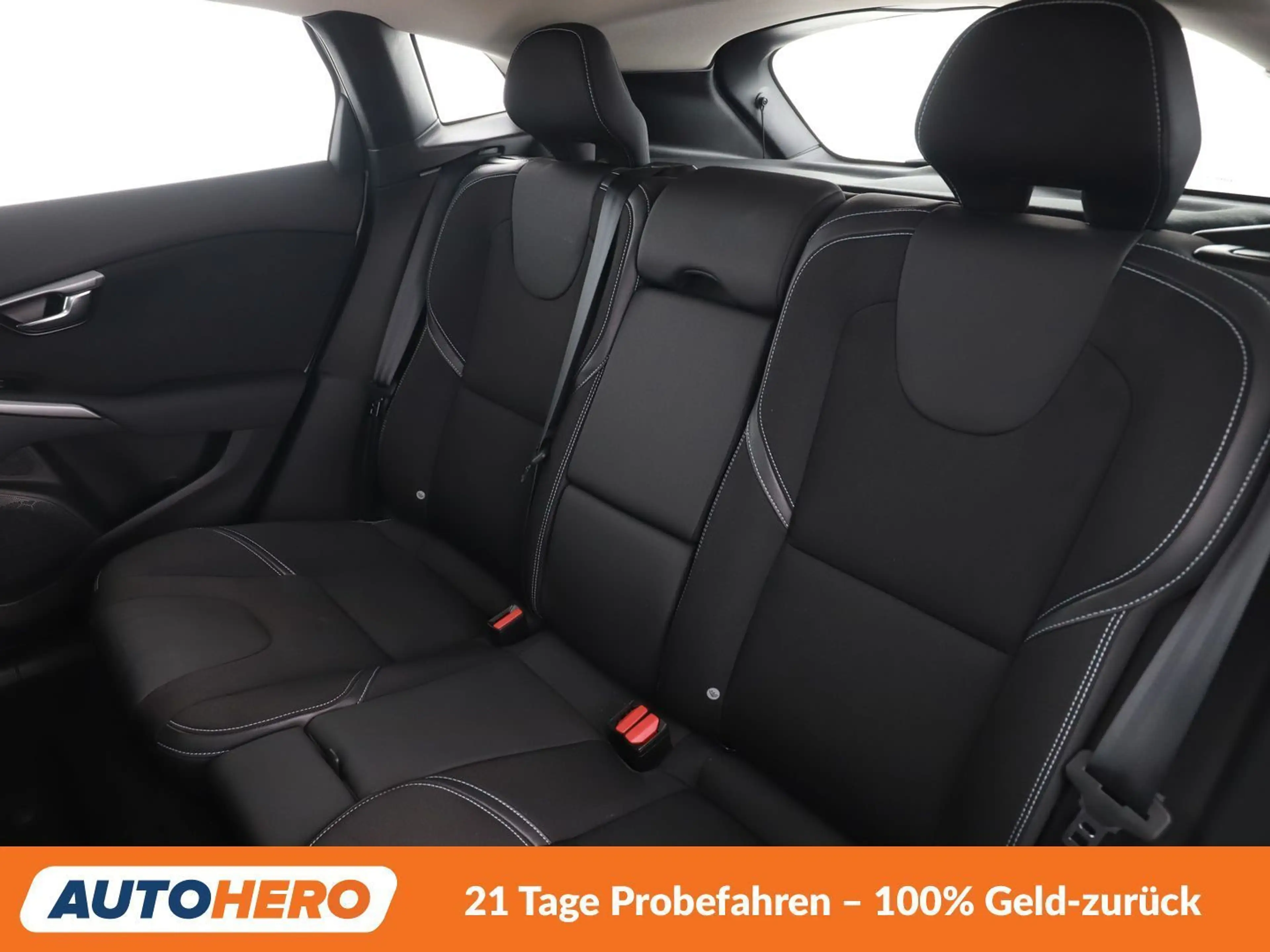 Volvo V40 2.0 D2 Momentum — photo 14