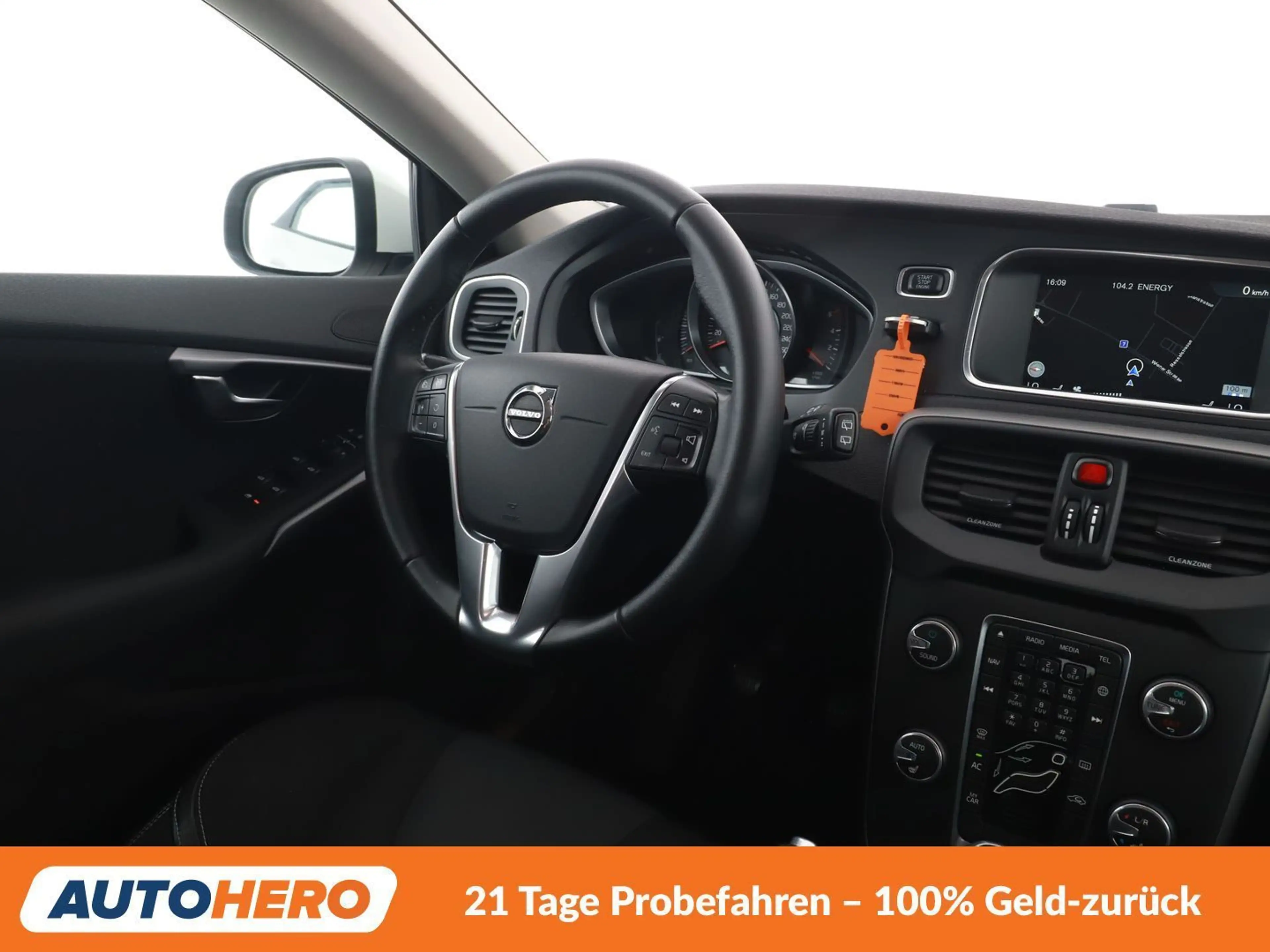 Volvo V40 2.0 D2 Momentum — photo 13