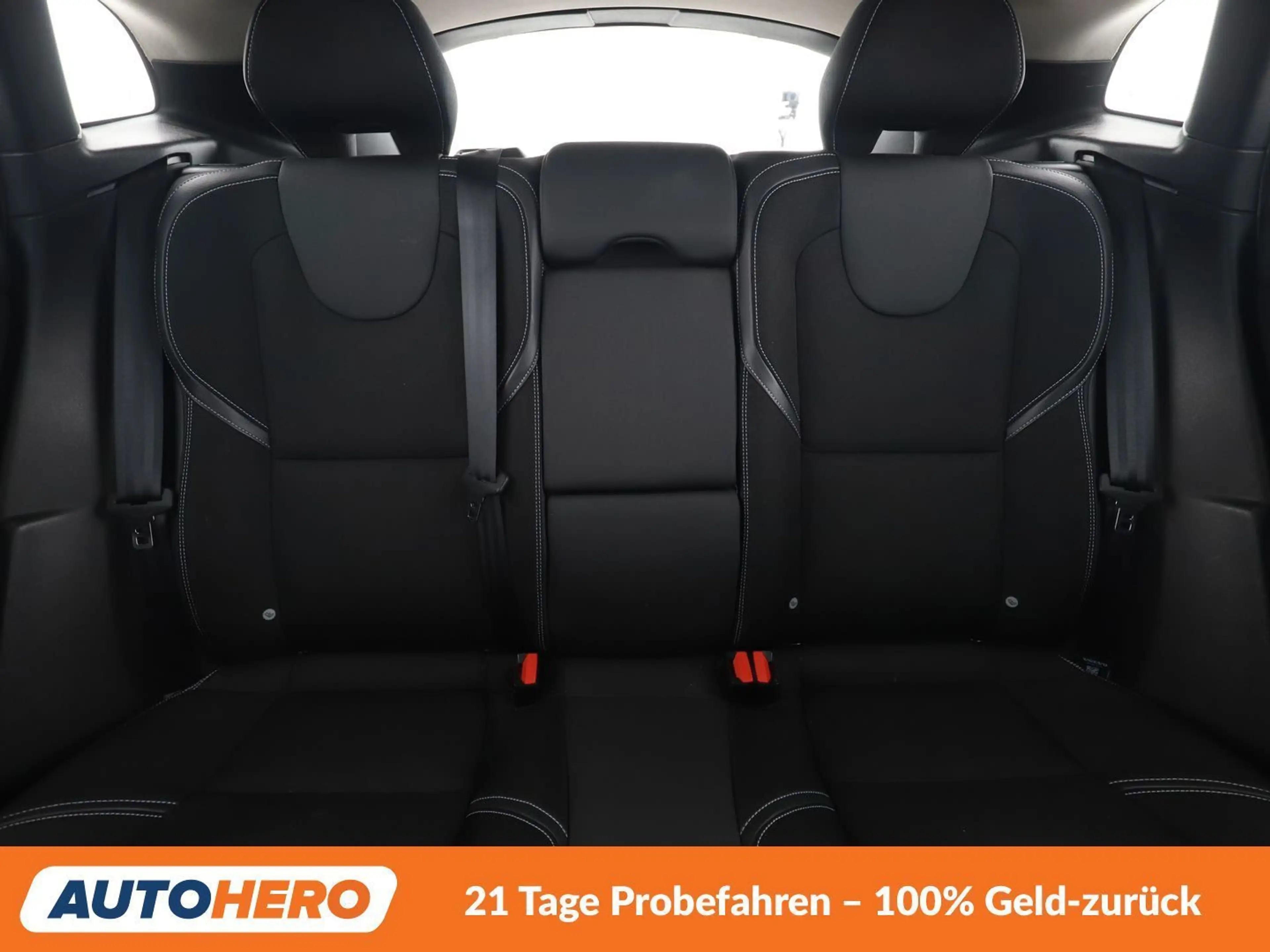 Volvo V40 2.0 D2 Momentum — photo 15