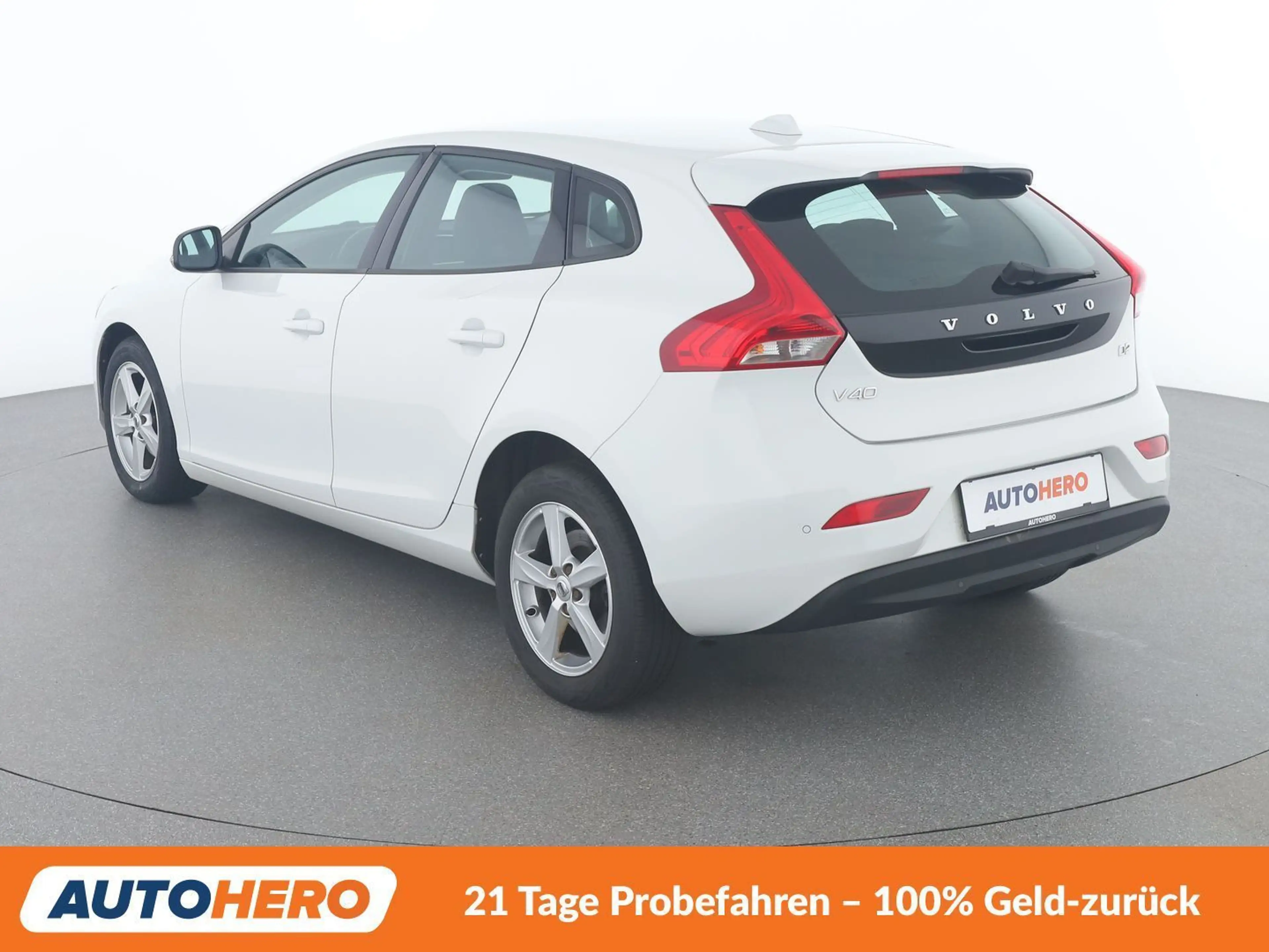 Volvo V40 2.0 D2 Momentum — photo 4