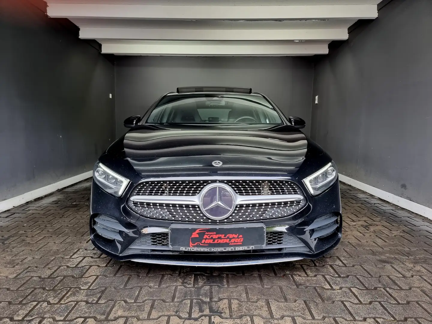 Mercedes-Benz A 180 d, AMG LINE, AUTOMATIK, PANO, LED, NAVIGATION Schwarz - 2