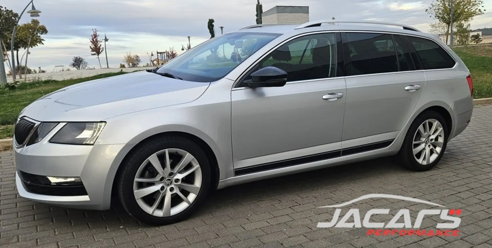 Skoda Octavia Combi 1.4 TSI 110KW (150CV) DSG Y-Line Grau - 1