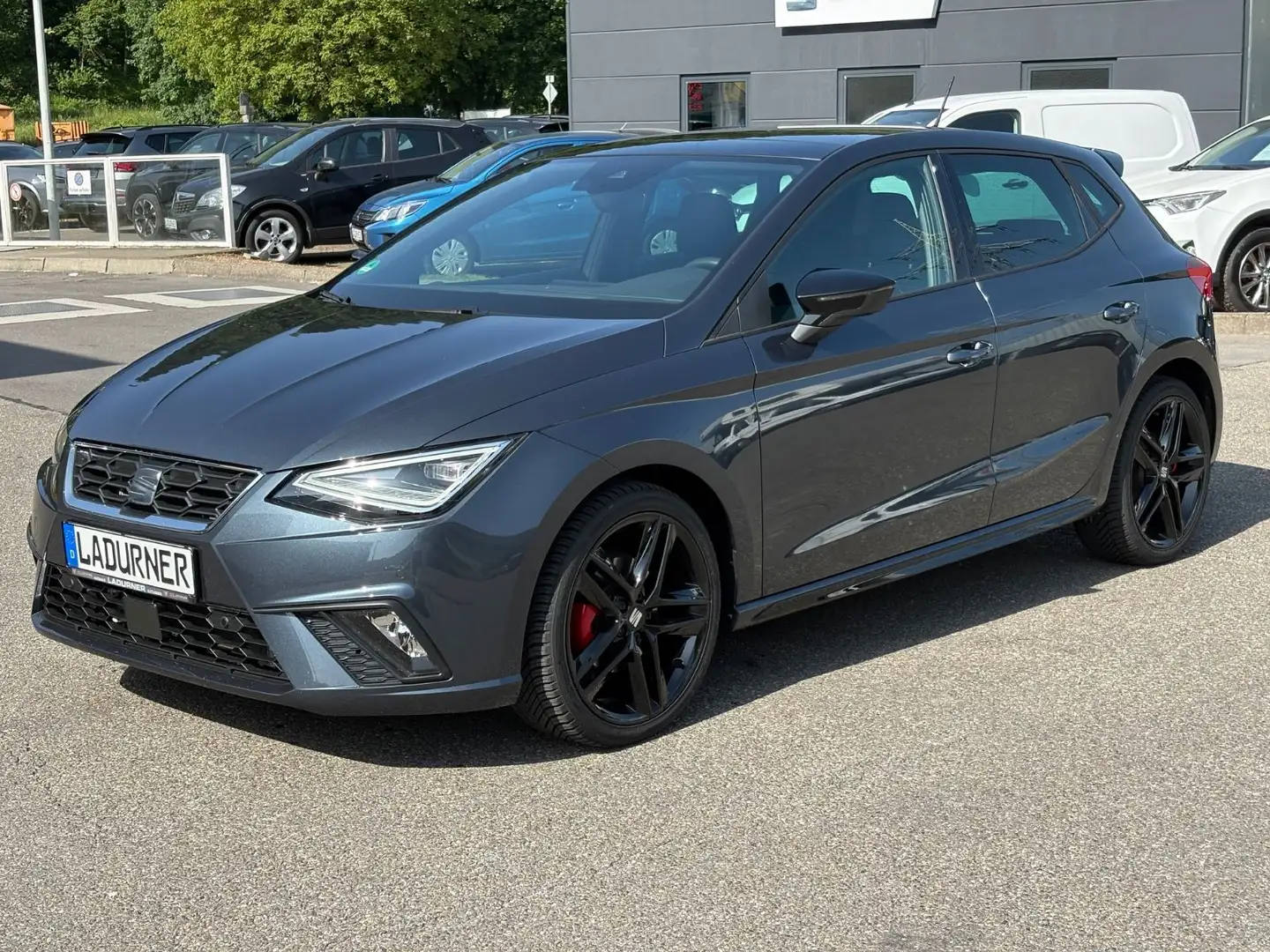 SEAT Ibiza FR Pro Black Edition *Pano/RFK/ACC/Navi* Silber - 1