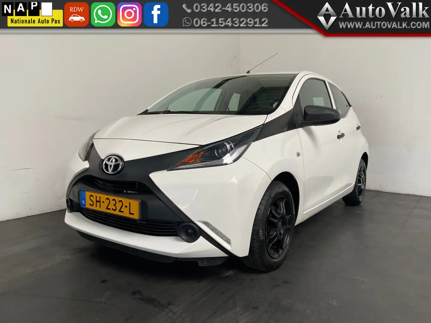 Toyota Aygo 1.0 VVT-i x-fun Airco. Cruise . 5-Deurs! APK 07-20 Wit - 1