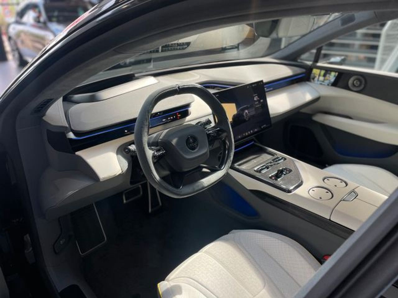 Lotus Emeya R — photo 10