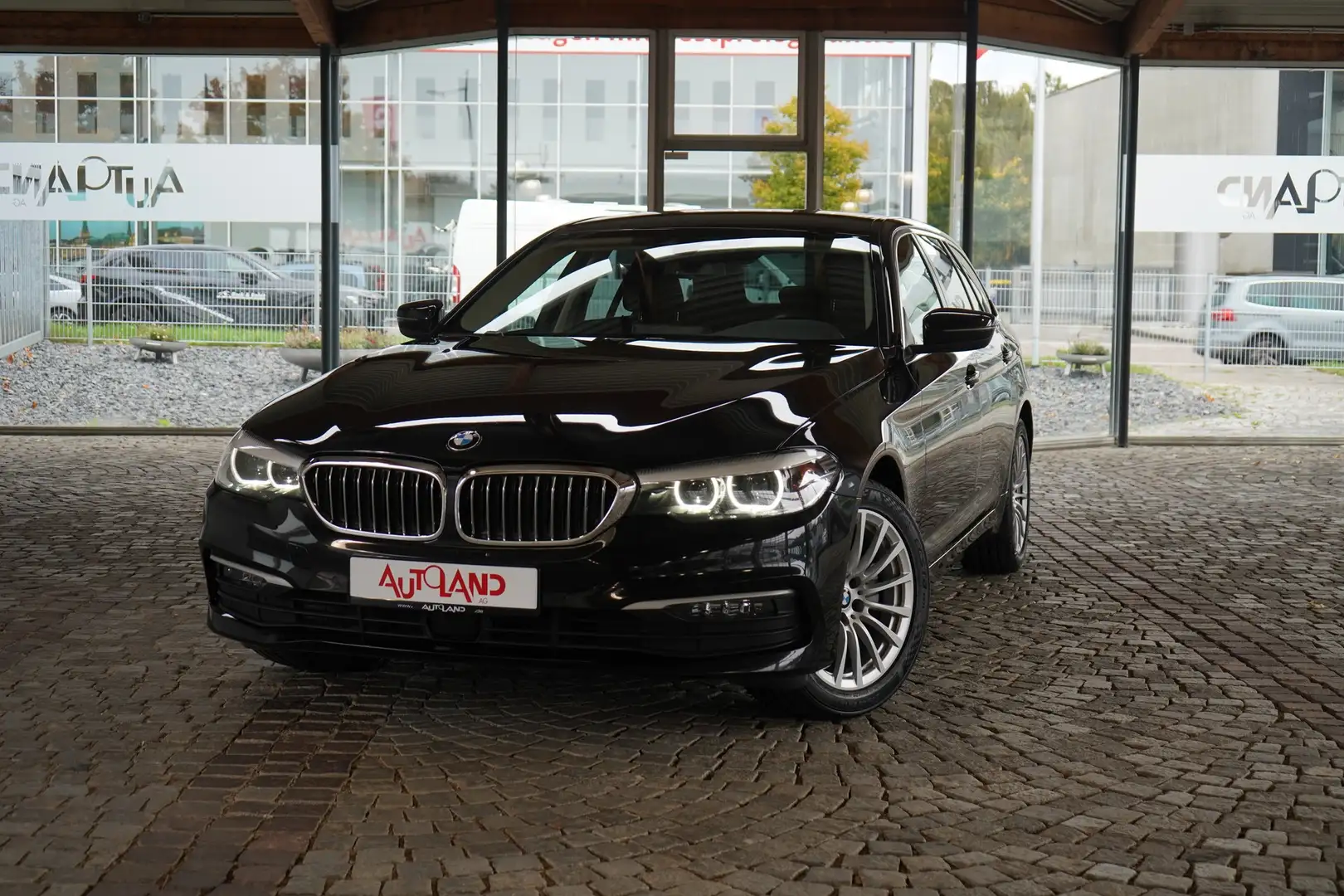 BMW 520 520d Touring Aut. Bi-Xenon Standheizung Keyless Noir - 2