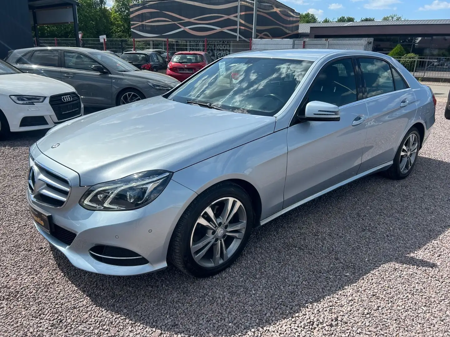 Mercedes-Benz E 200 CDI Lim. BlueEfficiency*Automatik*Navi*LED Argent - 1