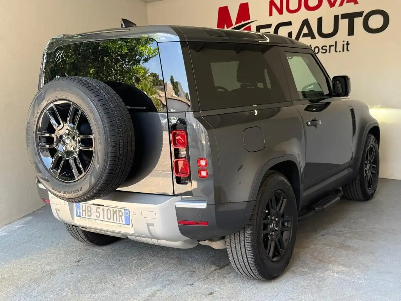 Land Rover Defender 2026