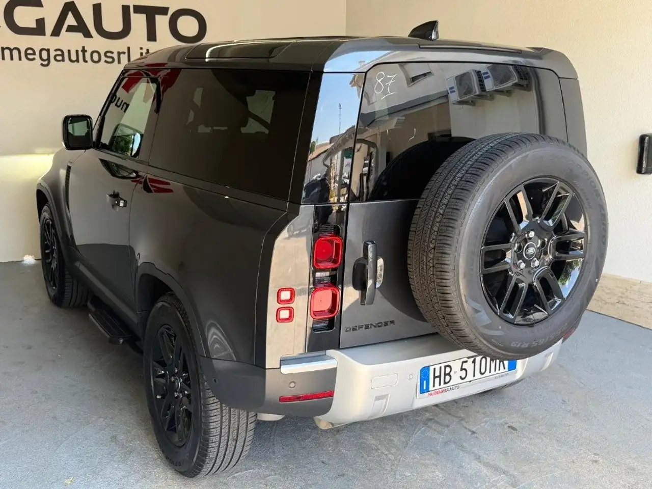 Land Rover Defender 2026