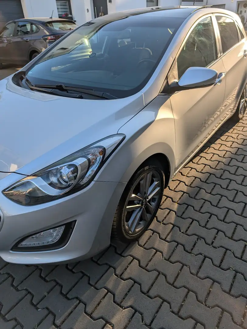Hyundai i30 blue 1.6 CRDi DCT Passion - 1