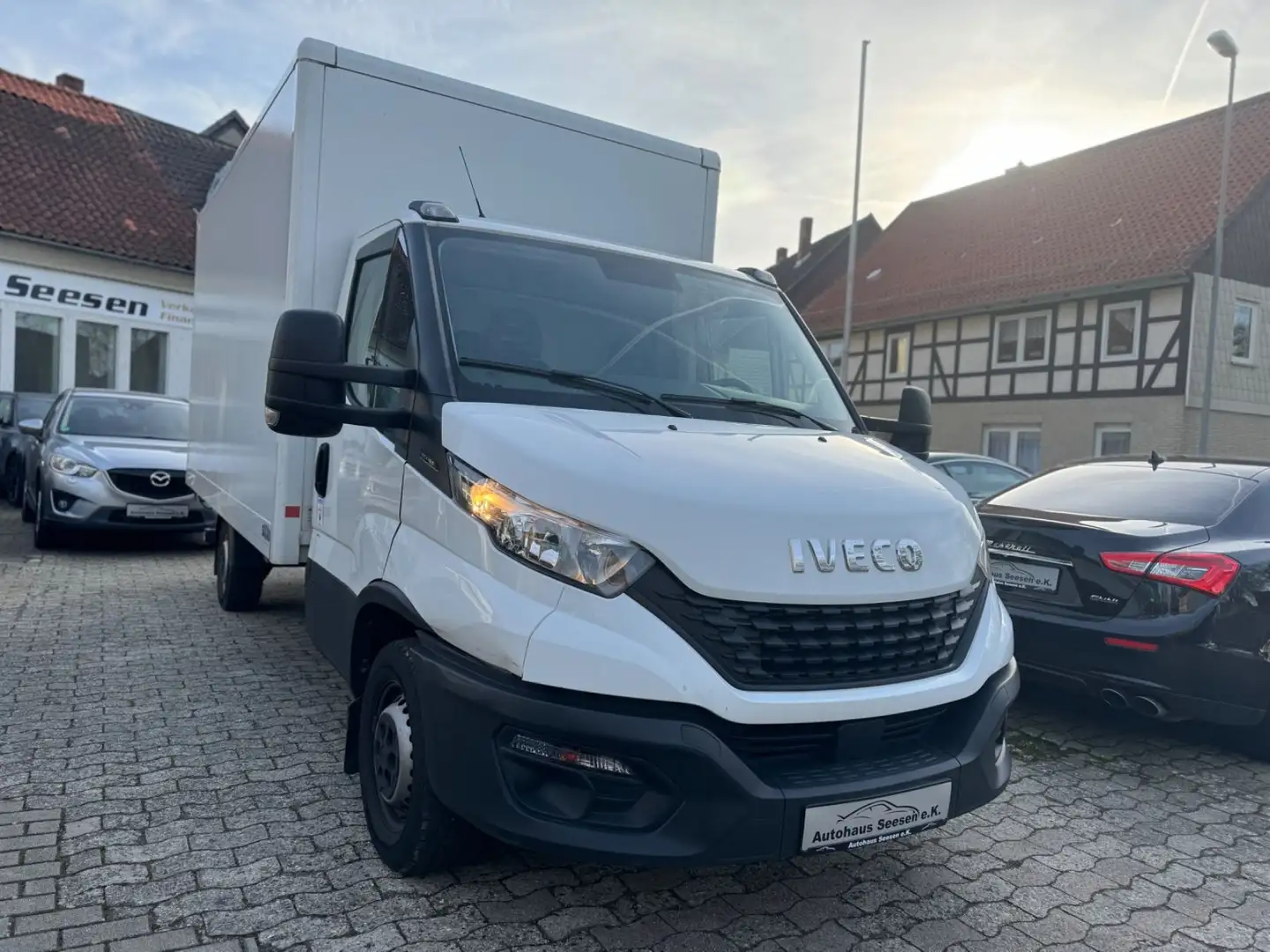 Iveco Daily 35-160 Koffer mit Ladebordwand Weiß - 1