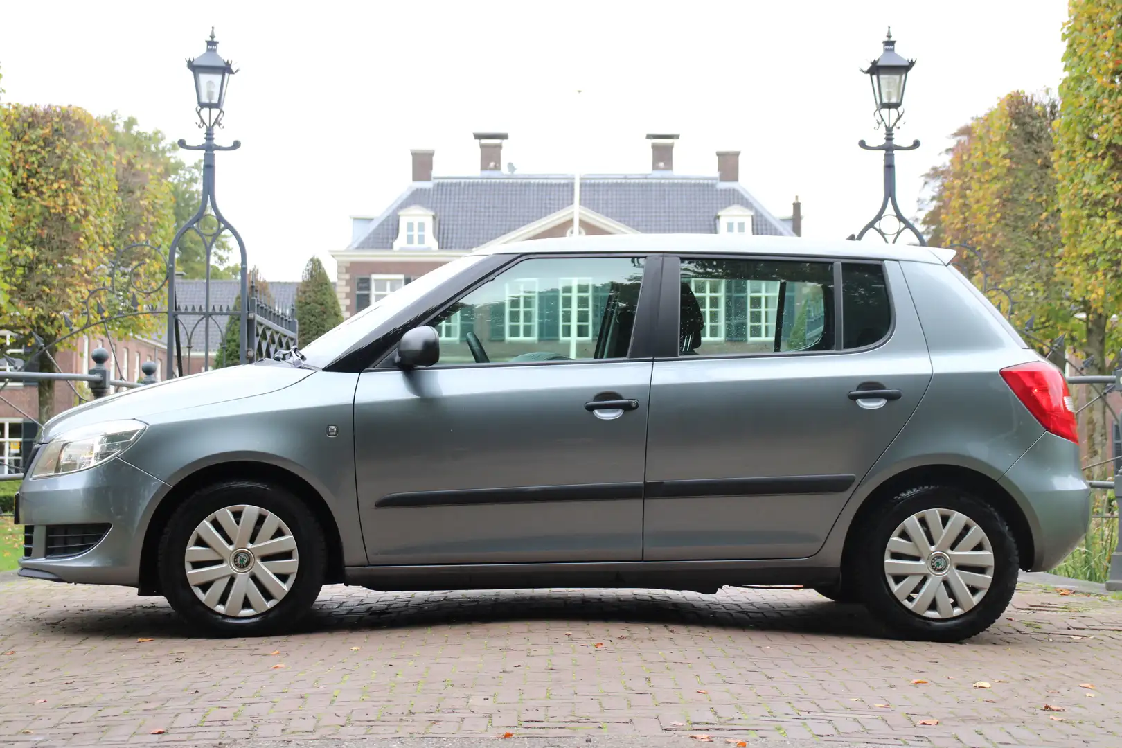 Skoda Fabia 1.2 ACTIVE | PRACHTIGE STAAT! | VOLLEDIG ONDERHOUD Gris - 2