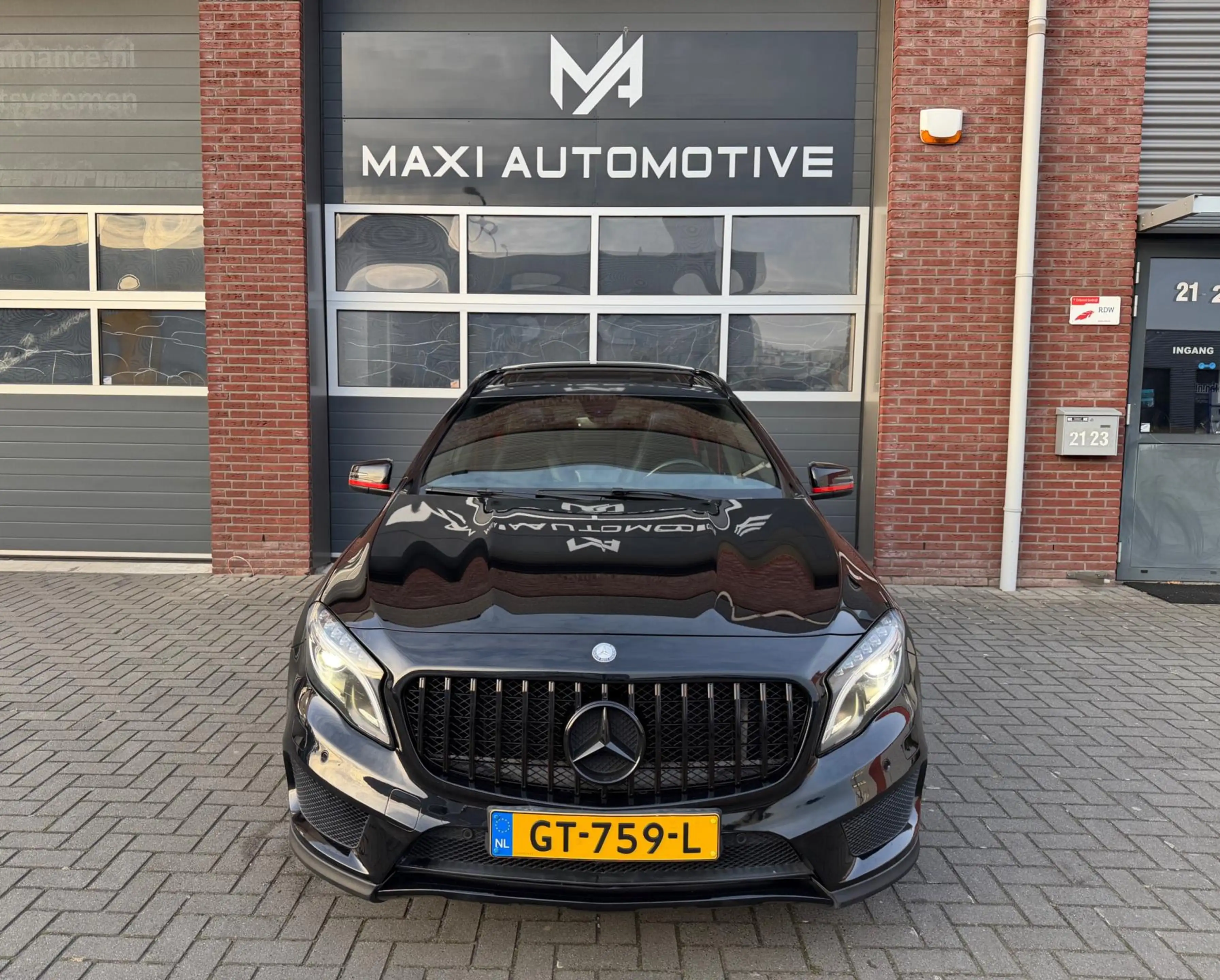 Mercedes-Benz GLA 200 AMG AUT LED Pano Memory Navi — photo 10