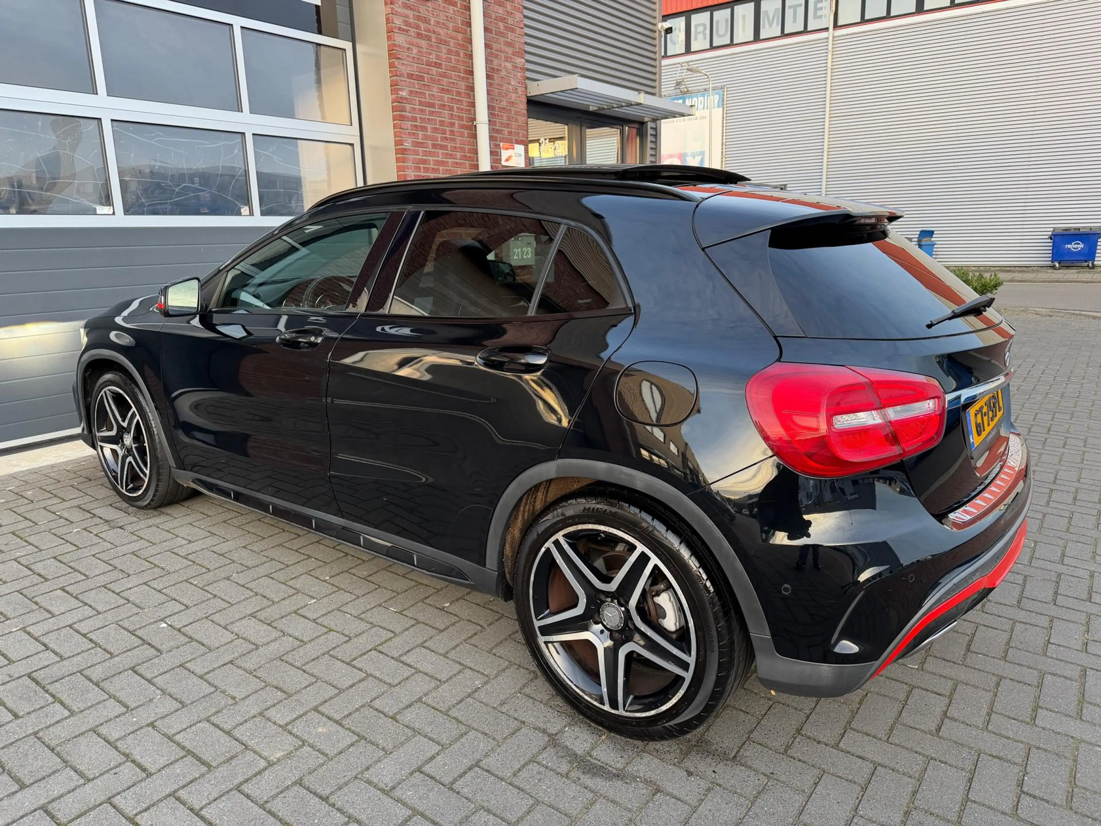 Mercedes-Benz GLA 200 AMG AUT LED Pano Memory Navi — photo 5