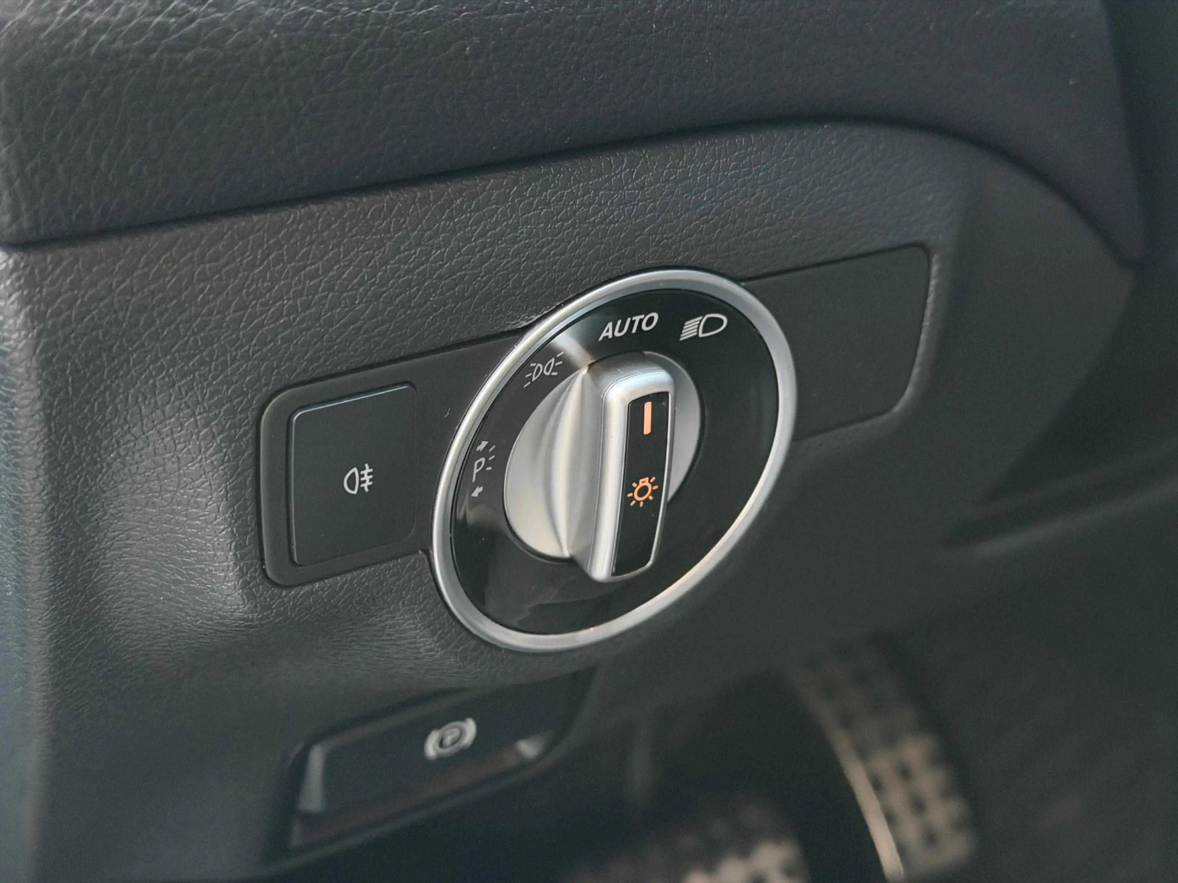 Mercedes-Benz GLA 200 AMG AUT LED Pano Memory Navi — photo 35