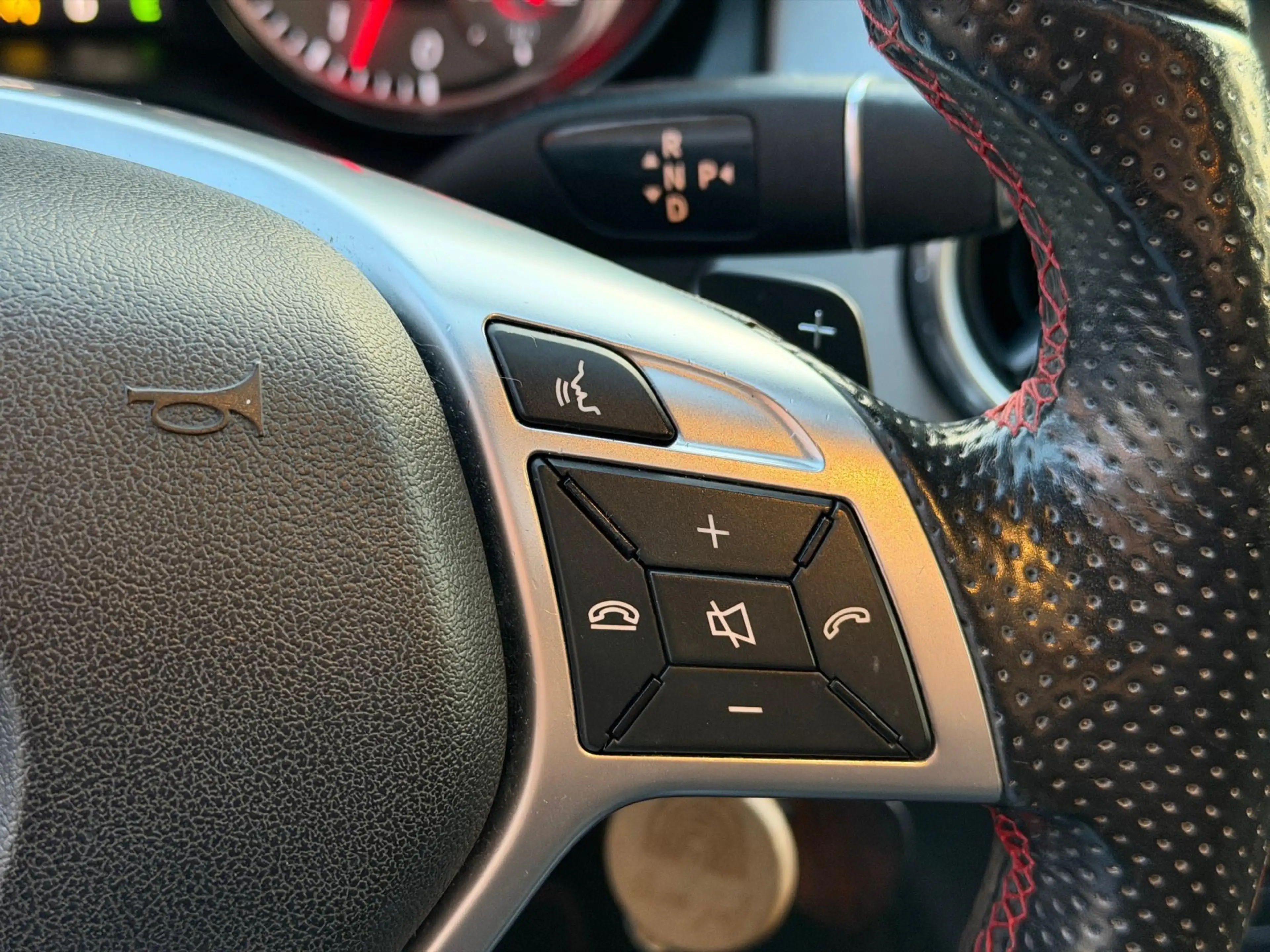 Mercedes-Benz GLA 200 AMG AUT LED Pano Memory Navi — photo 31