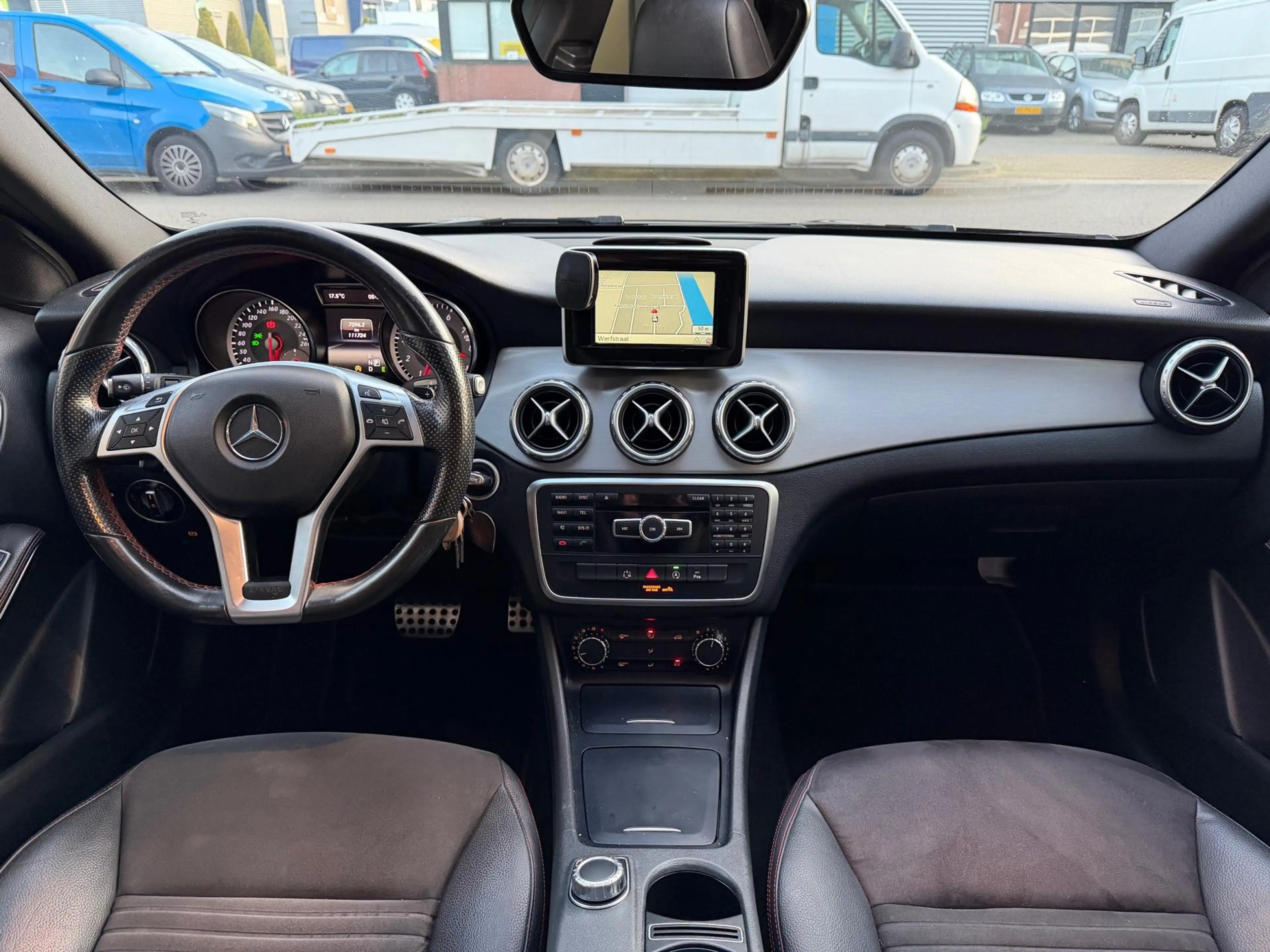 Mercedes-Benz GLA 200 AMG AUT LED Pano Memory Navi — photo 16