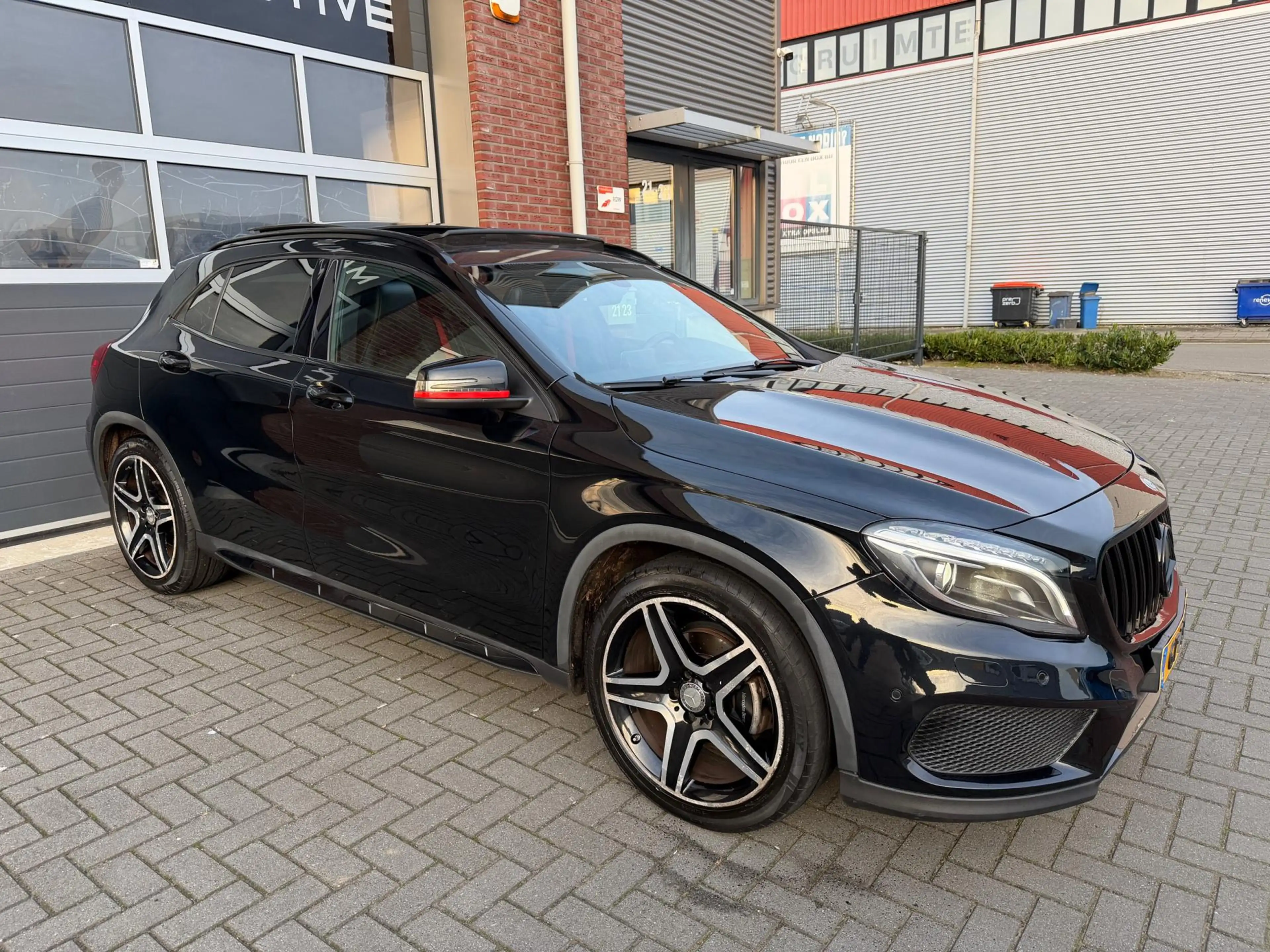 Mercedes-Benz GLA 200 AMG AUT LED Pano Memory Navi — photo 9
