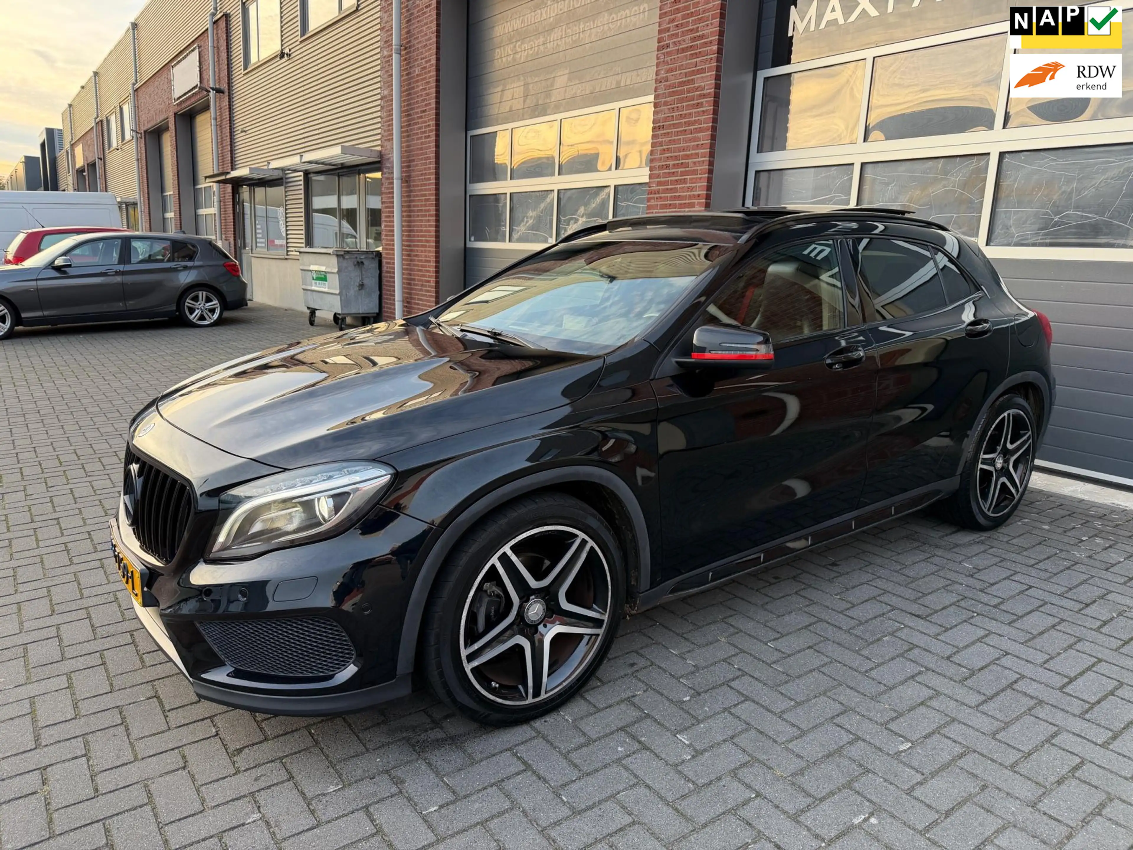 Mercedes-Benz GLA 200 AMG AUT LED Pano Memory Navi