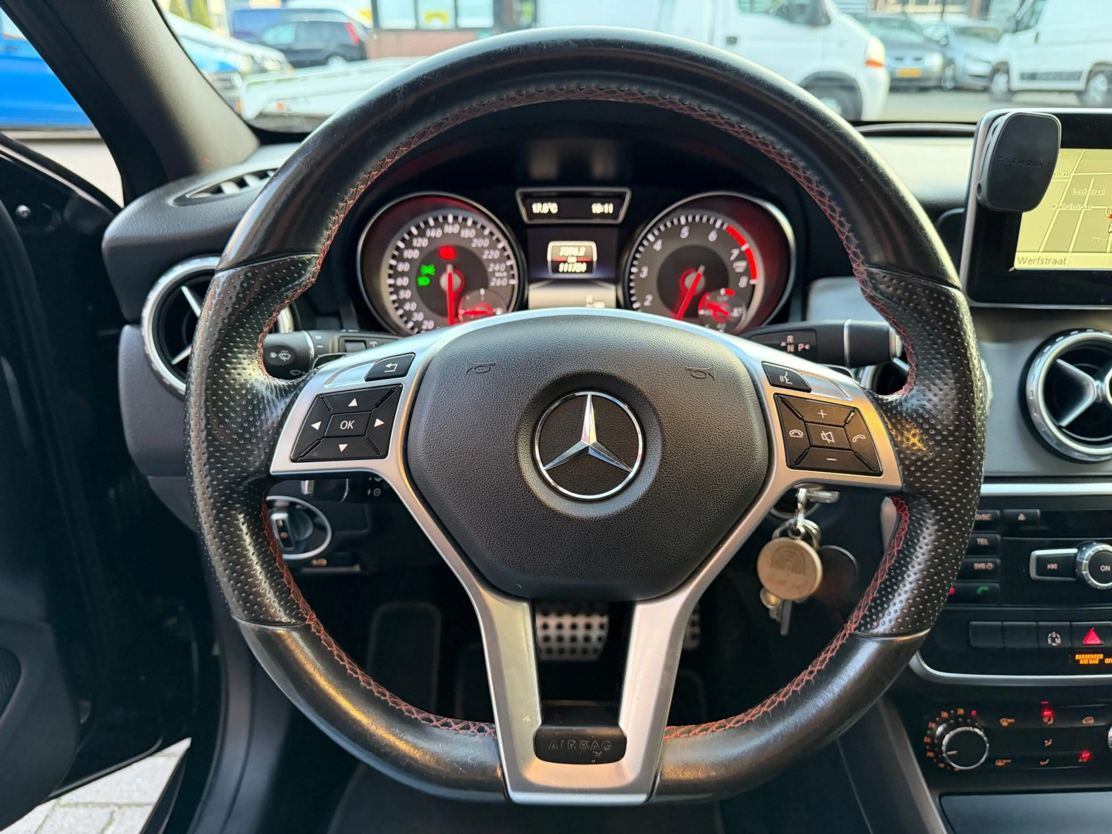 Mercedes-Benz GLA 200 AMG AUT LED Pano Memory Navi — photo 29