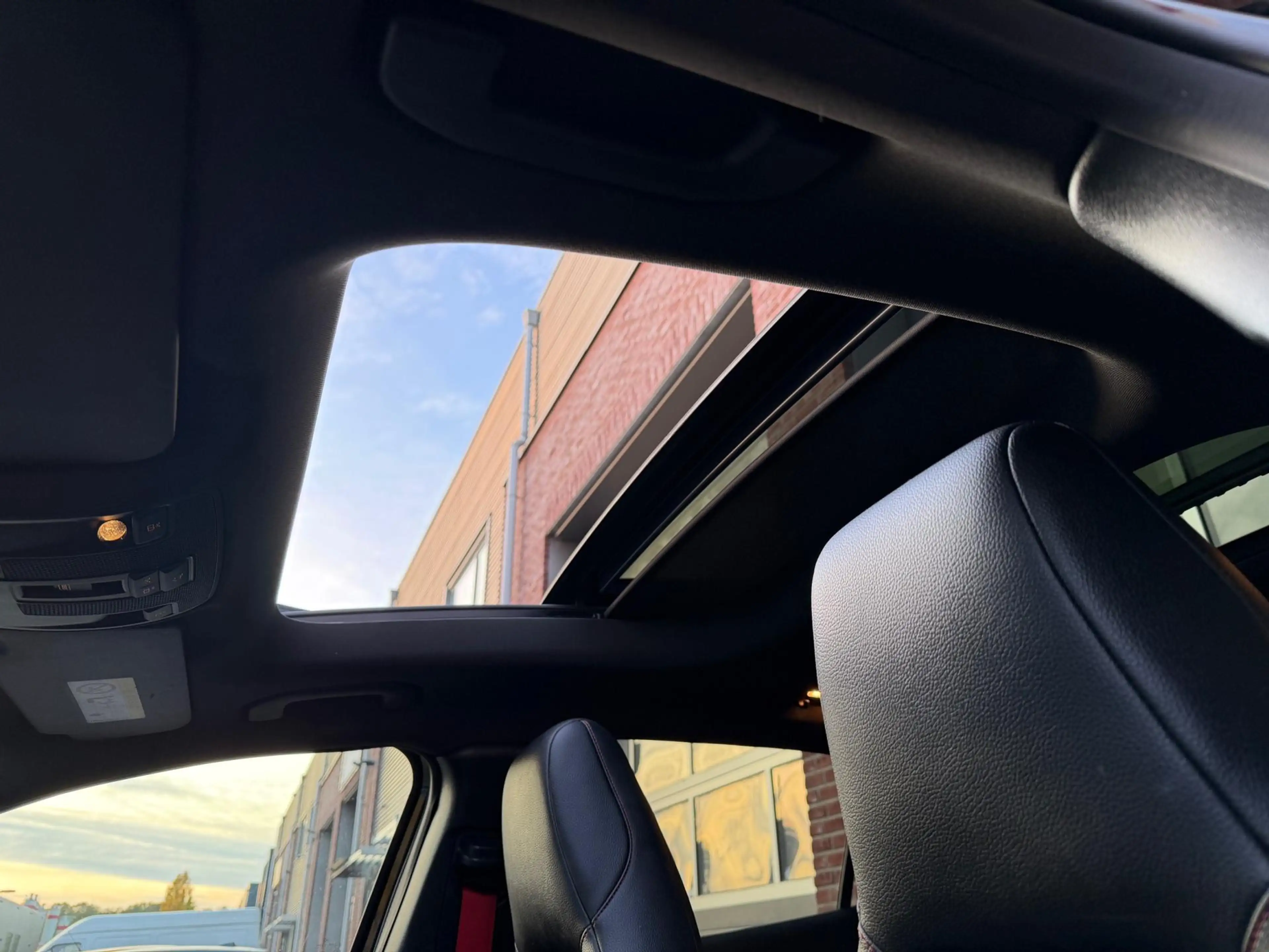 Mercedes-Benz GLA 200 AMG AUT LED Pano Memory Navi — photo 14