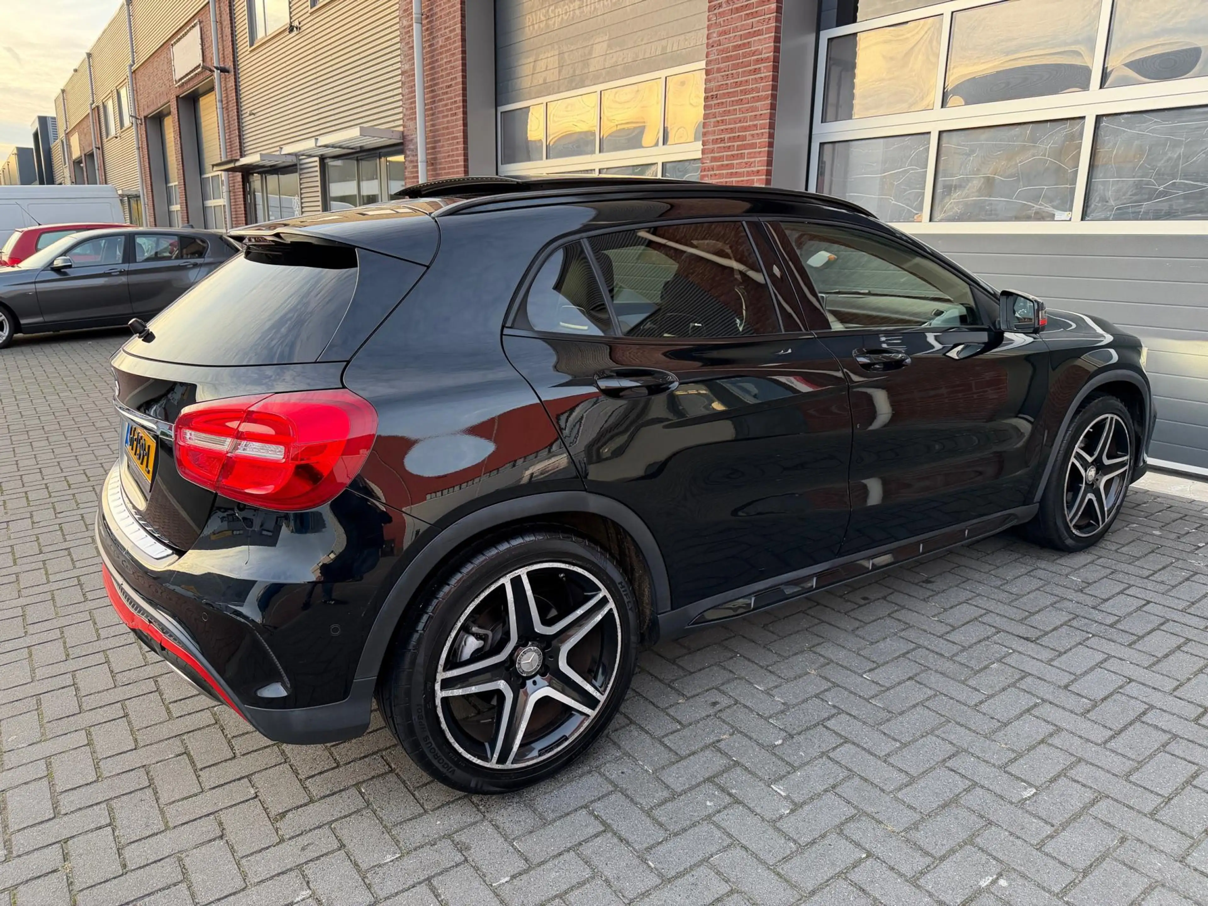 Mercedes-Benz GLA 200 AMG AUT LED Pano Memory Navi — photo 7