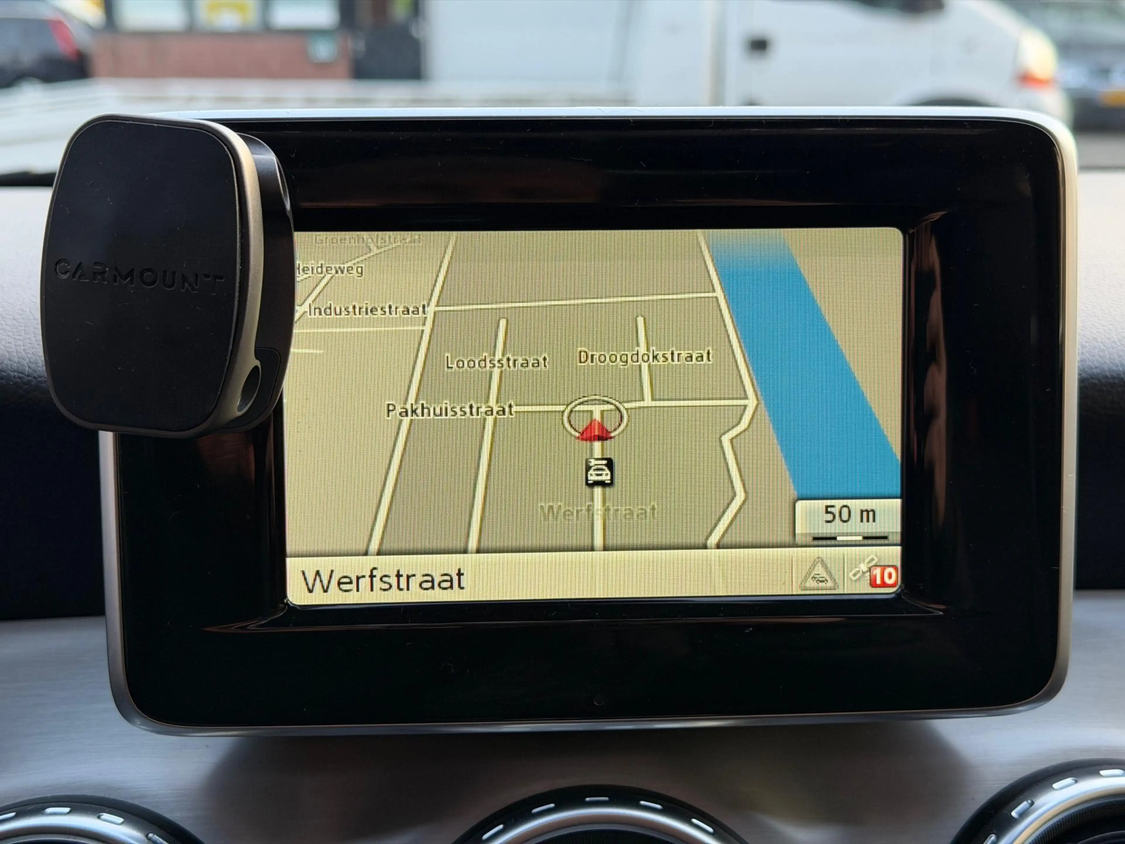 Mercedes-Benz GLA 200 AMG AUT LED Pano Memory Navi — photo 25